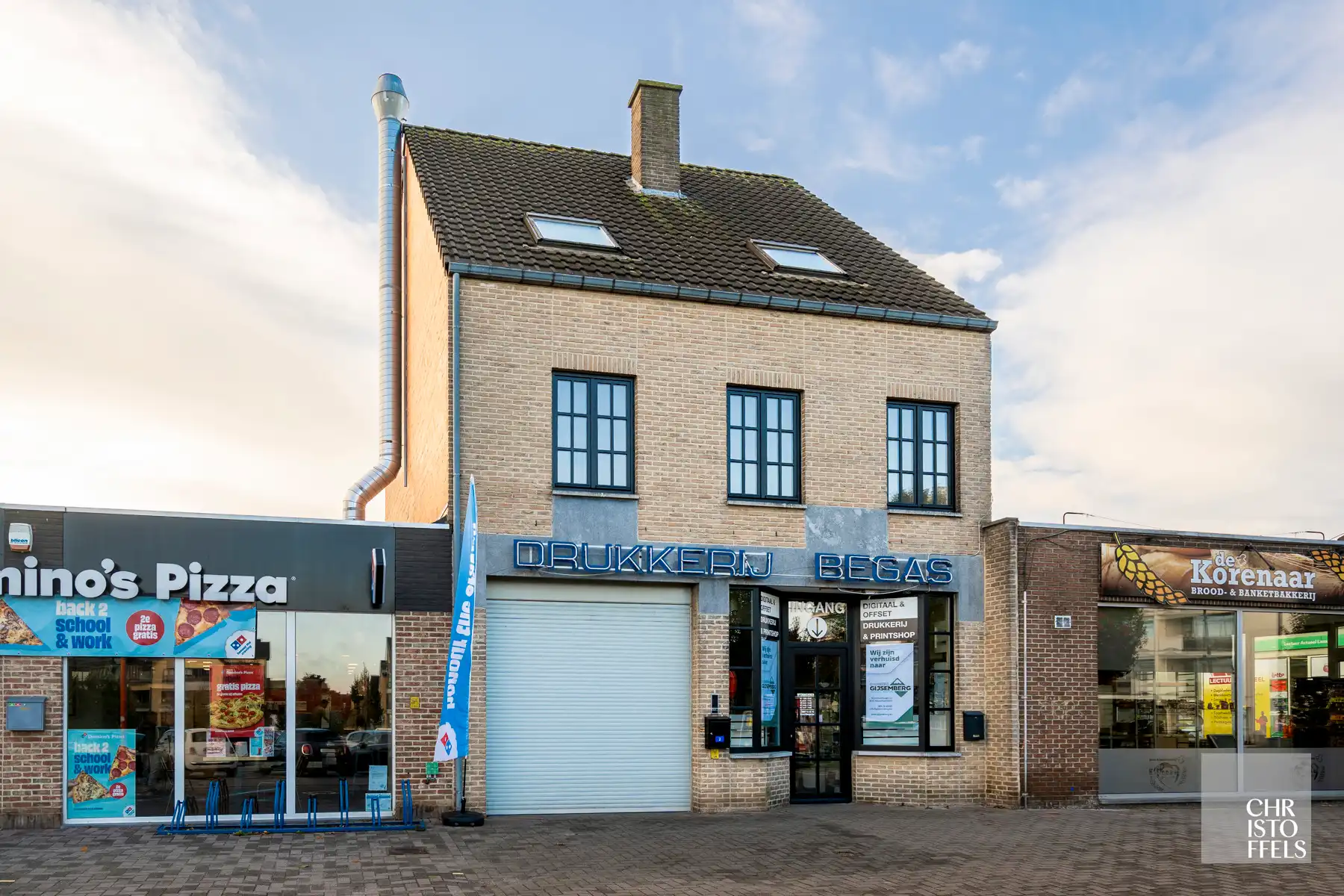 Gebouw voor gemengd gebruik van 572m² - Winkel/kantoor - Werkplaats/magazijn - Bovenwoning foto {{pictureIndex}}