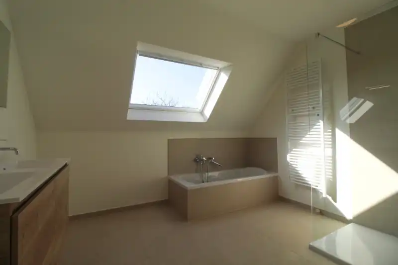 Moderne en energiezuinige nieuwbouwwoning te huur in Sijsele foto 9