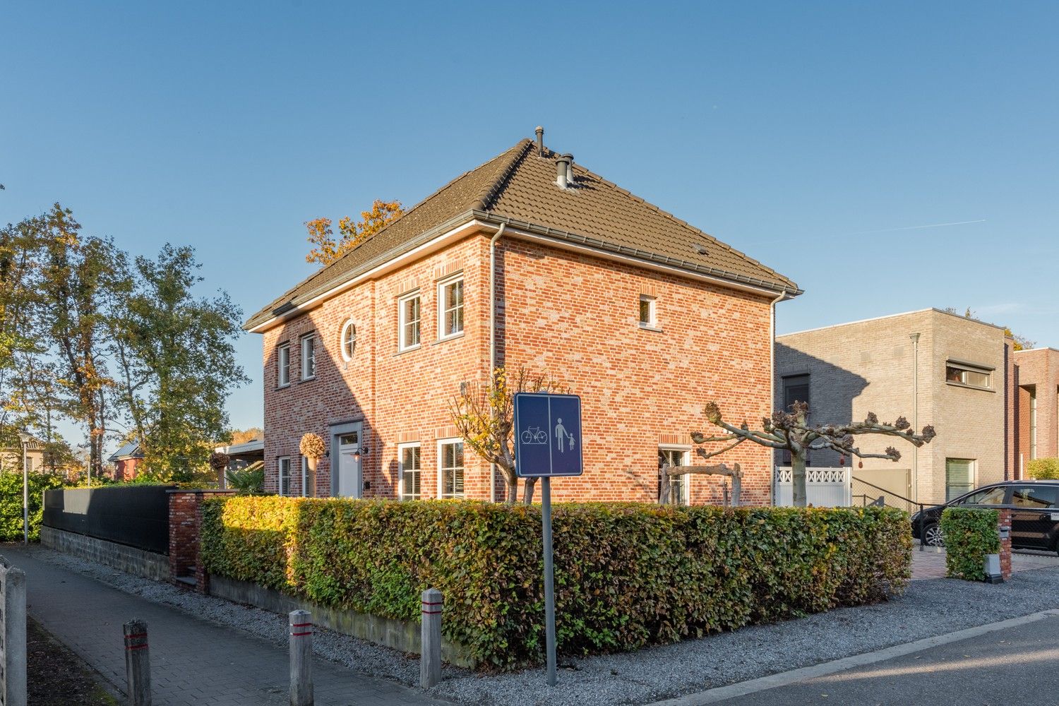Mooie energiezuinige 4 slaapkamer woning te Pelt foto {{pictureIndex}}