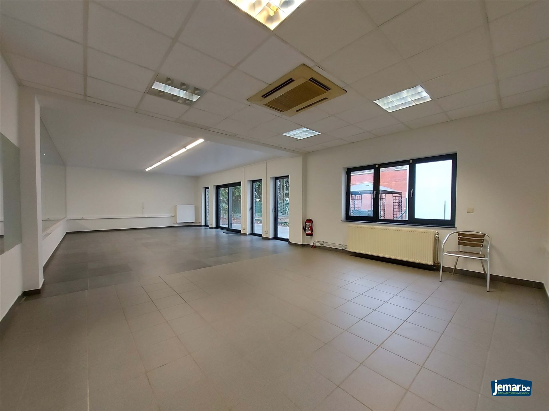 AANDELENOVERDRACHT: Handelspand met appartement foto 9