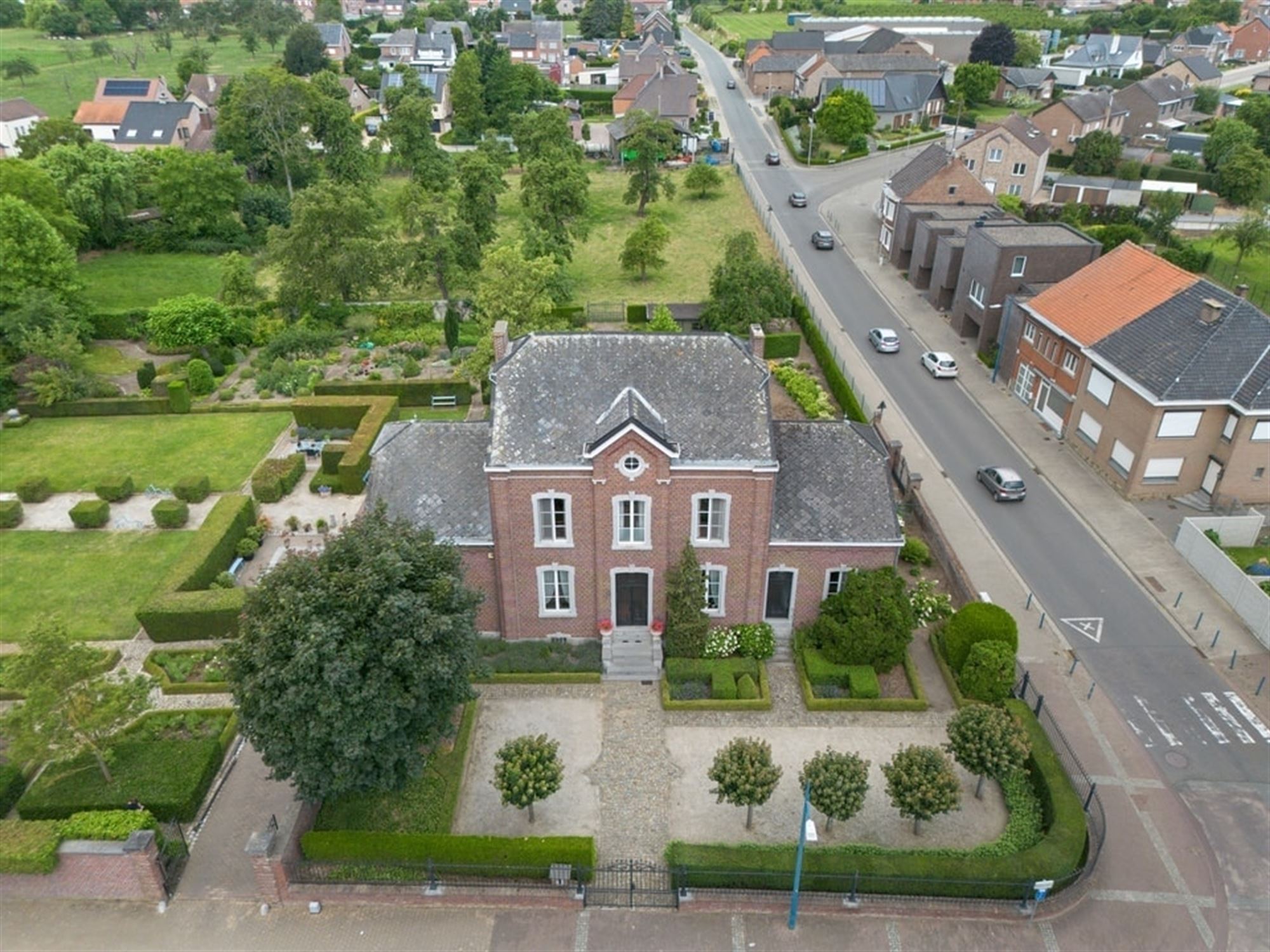 EXCLUSIEF EN KARAKTERVOL HERENHUIS OP EEN PRACHTIG PERCEEL VAN MAAR LIEFST 36A40CA foto 3