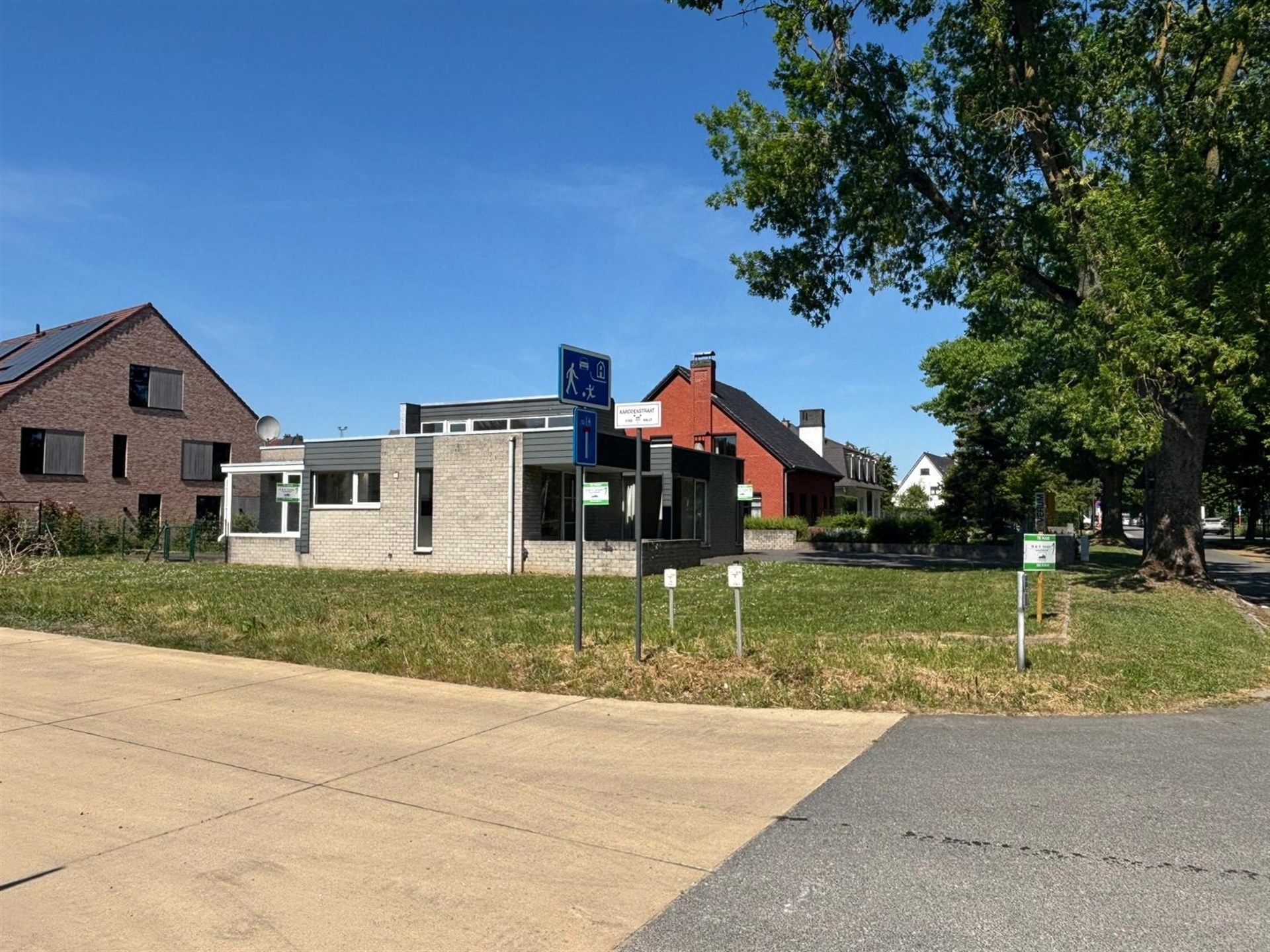 Ruime bungalow met twee slaapkamers en grote tuin foto 19