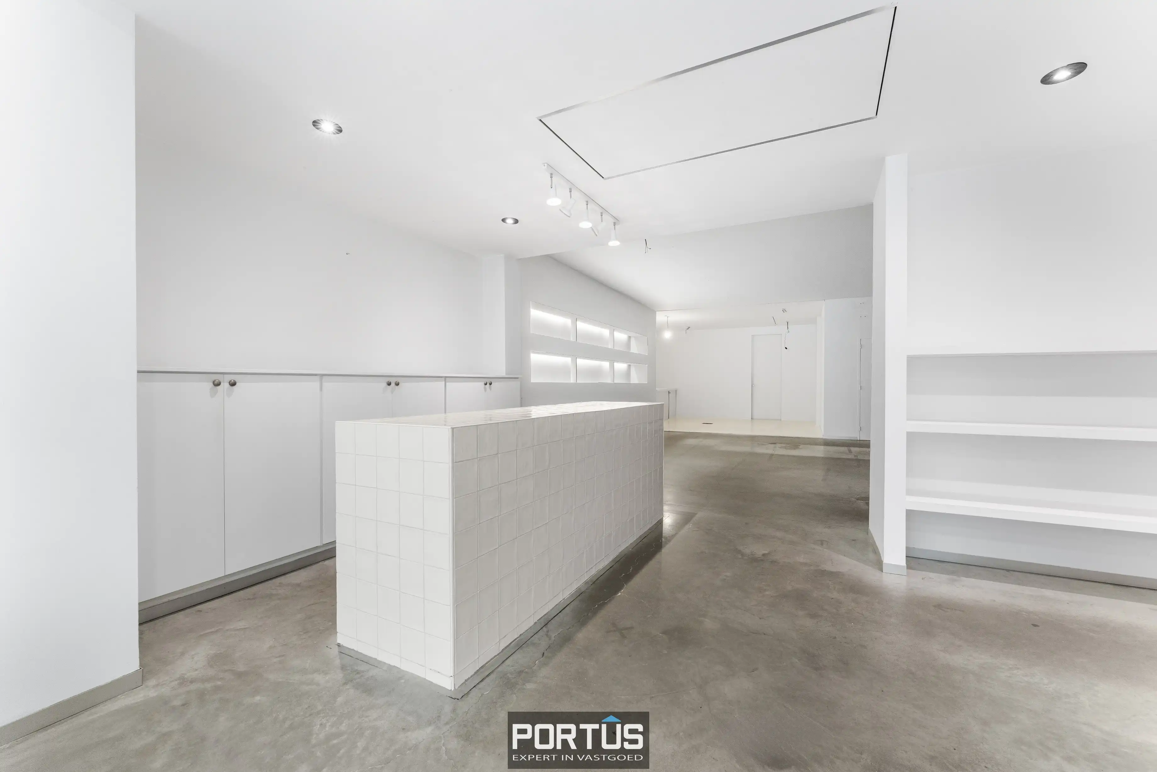 Commercieel gelegen handelspand te koop te Roeselare  foto 9