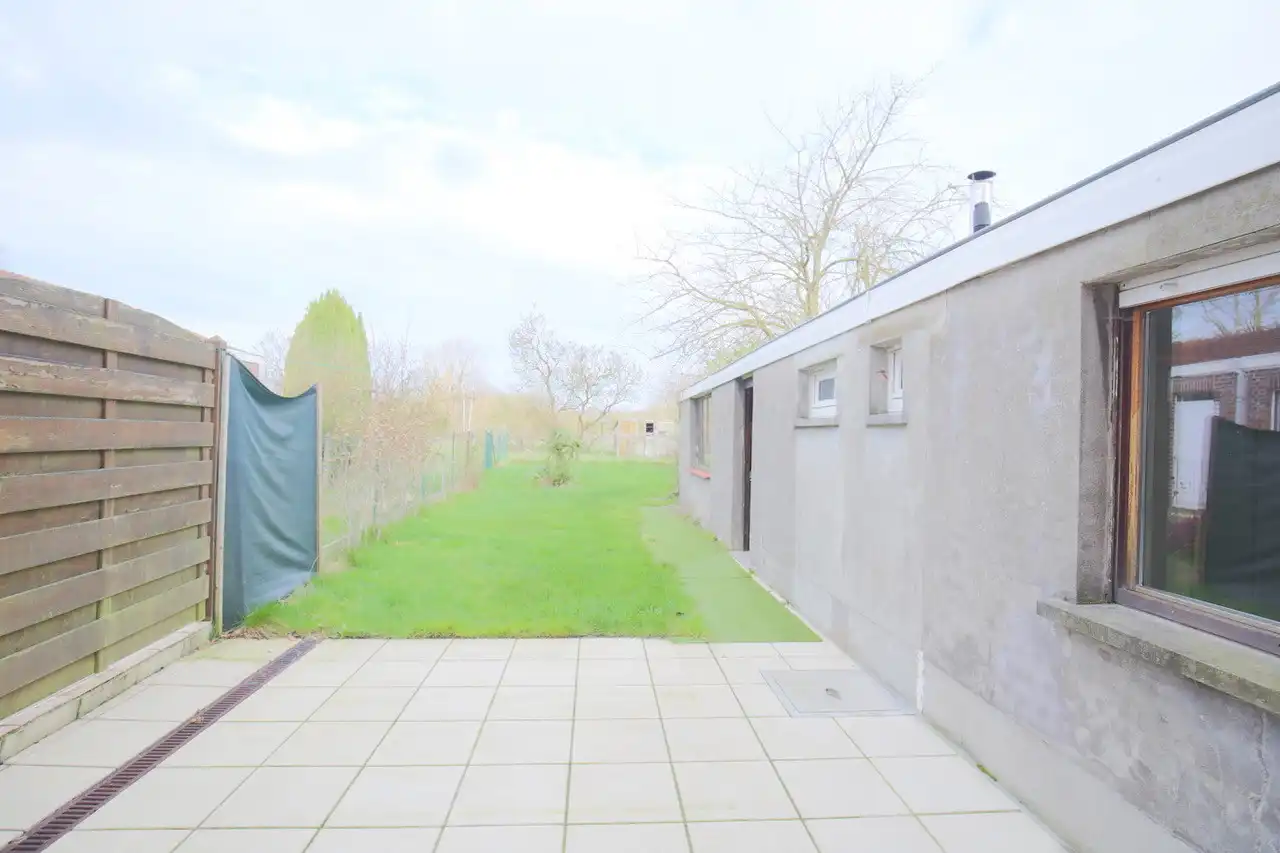 Rijwoning met terras en tuin foto 9