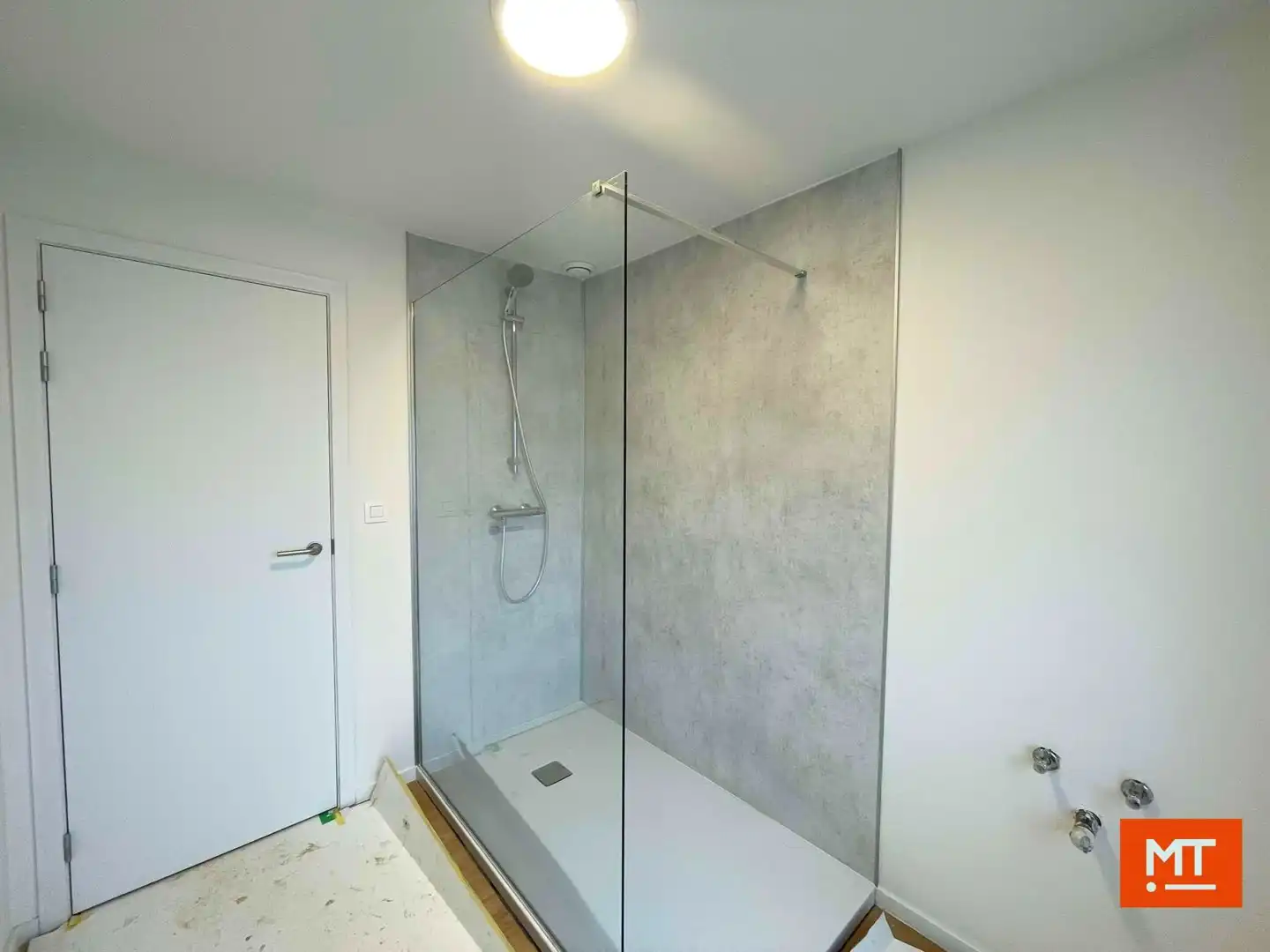 Gerenoveerde halfopen woning te huur in de dorpskern van Beselare foto 9