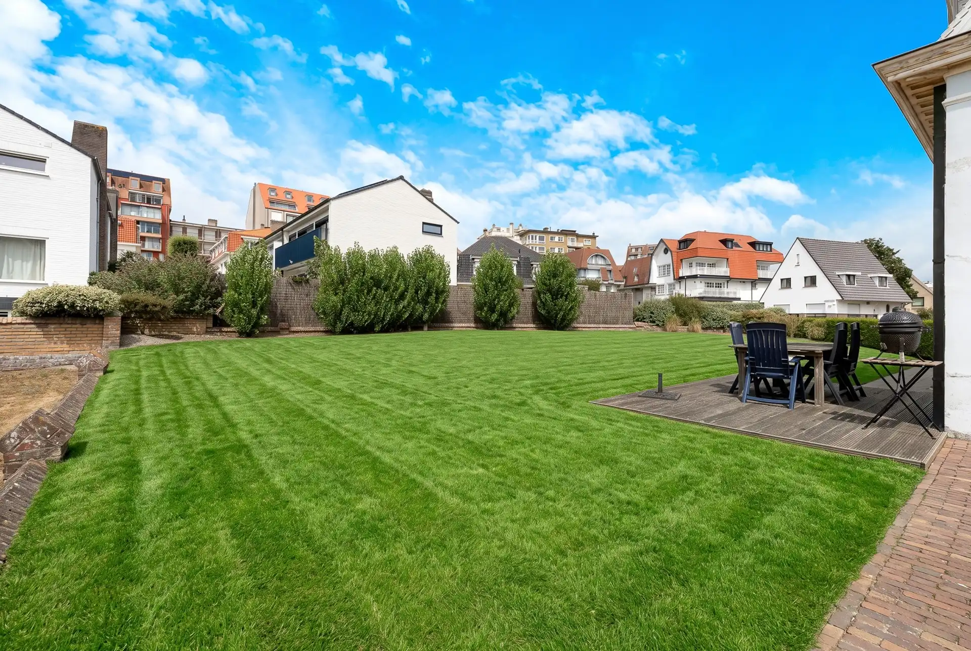 Majestueuze villa op toplocatie en 919m² grond, op slechts 150 meter van het strand foto 43