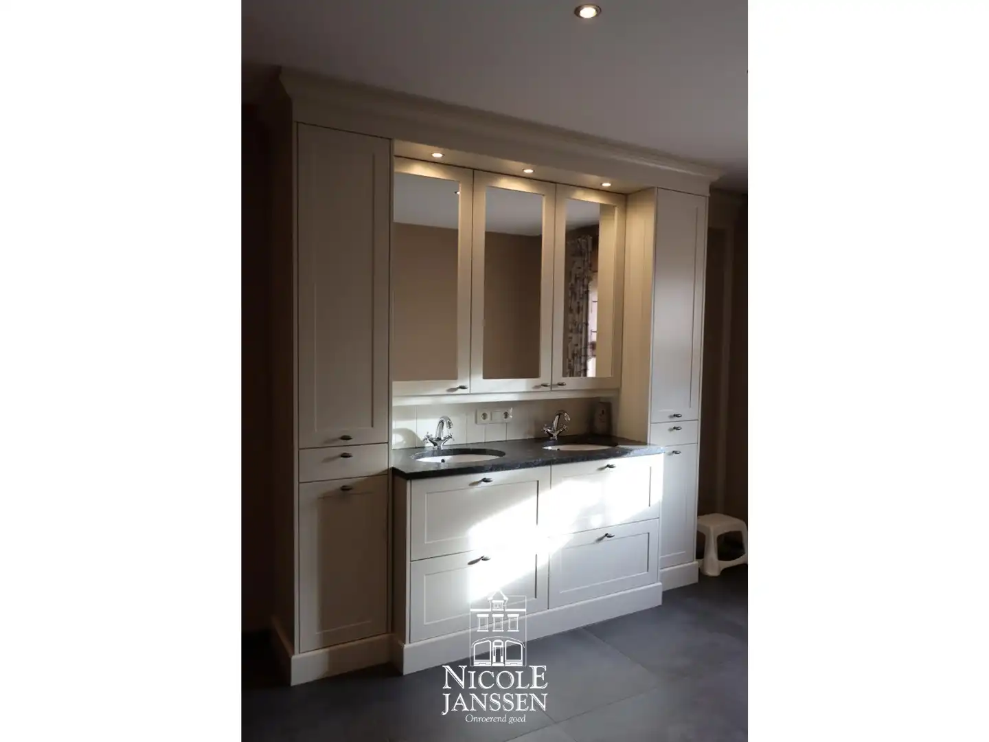 Ruime halfvrijstaande woning  foto 15