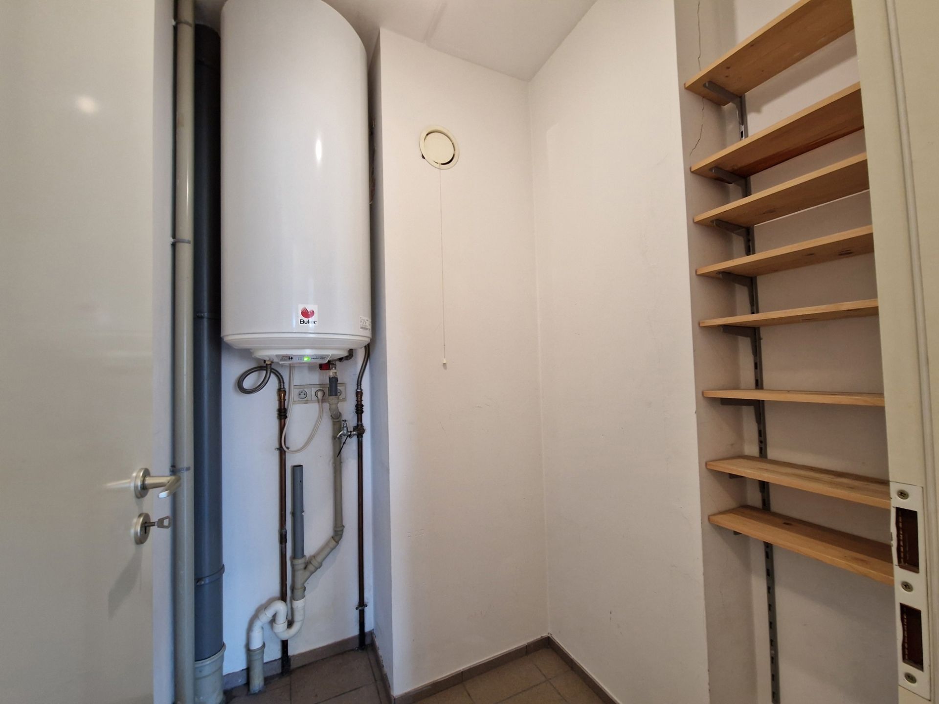 Instapklaar appartement met 2 slaapkamers, berging & parking foto 13