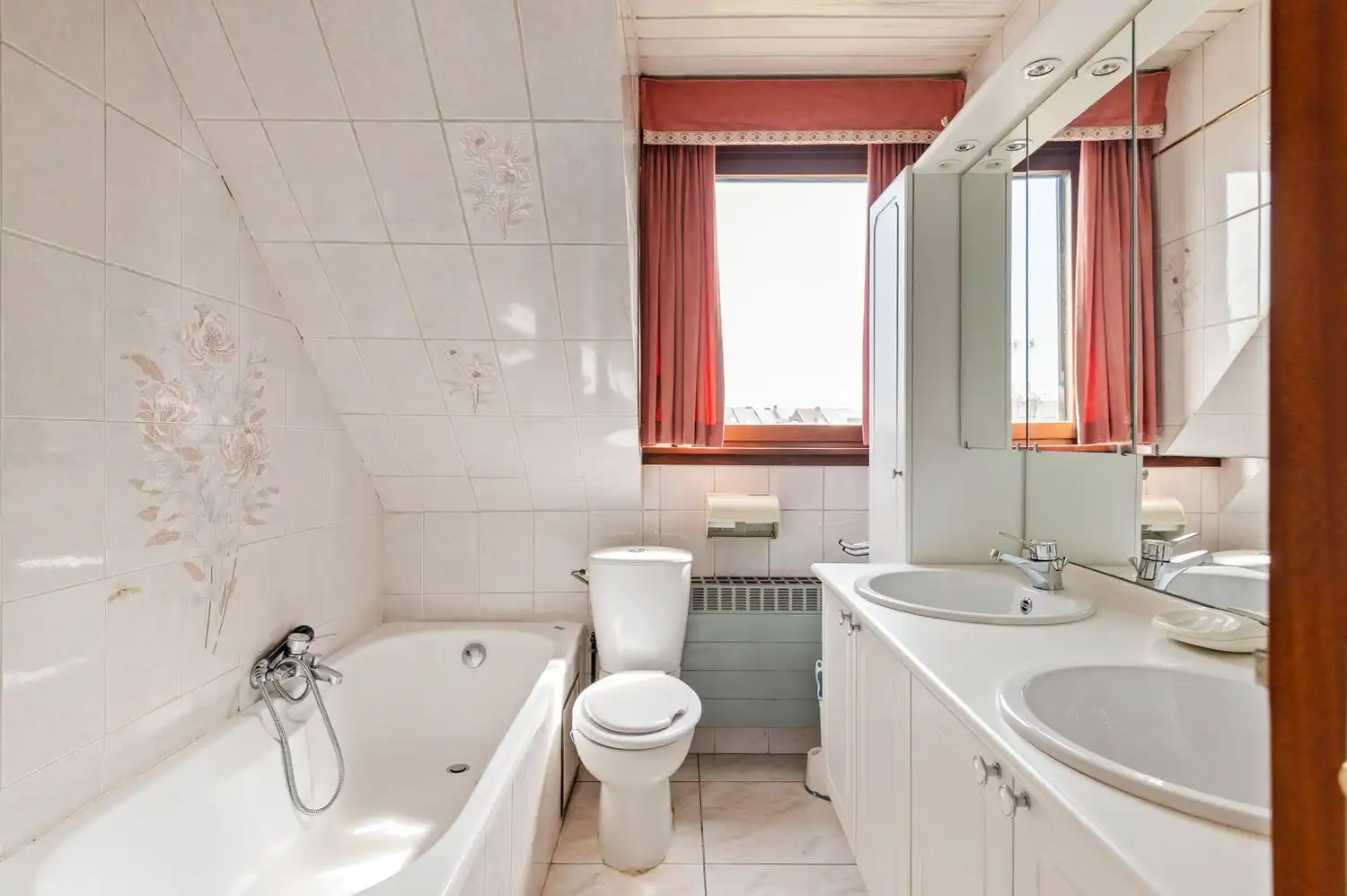 Te renoveren woning met enorm veel potentieel en mooie tuin op toplocatie in Lier foto 15