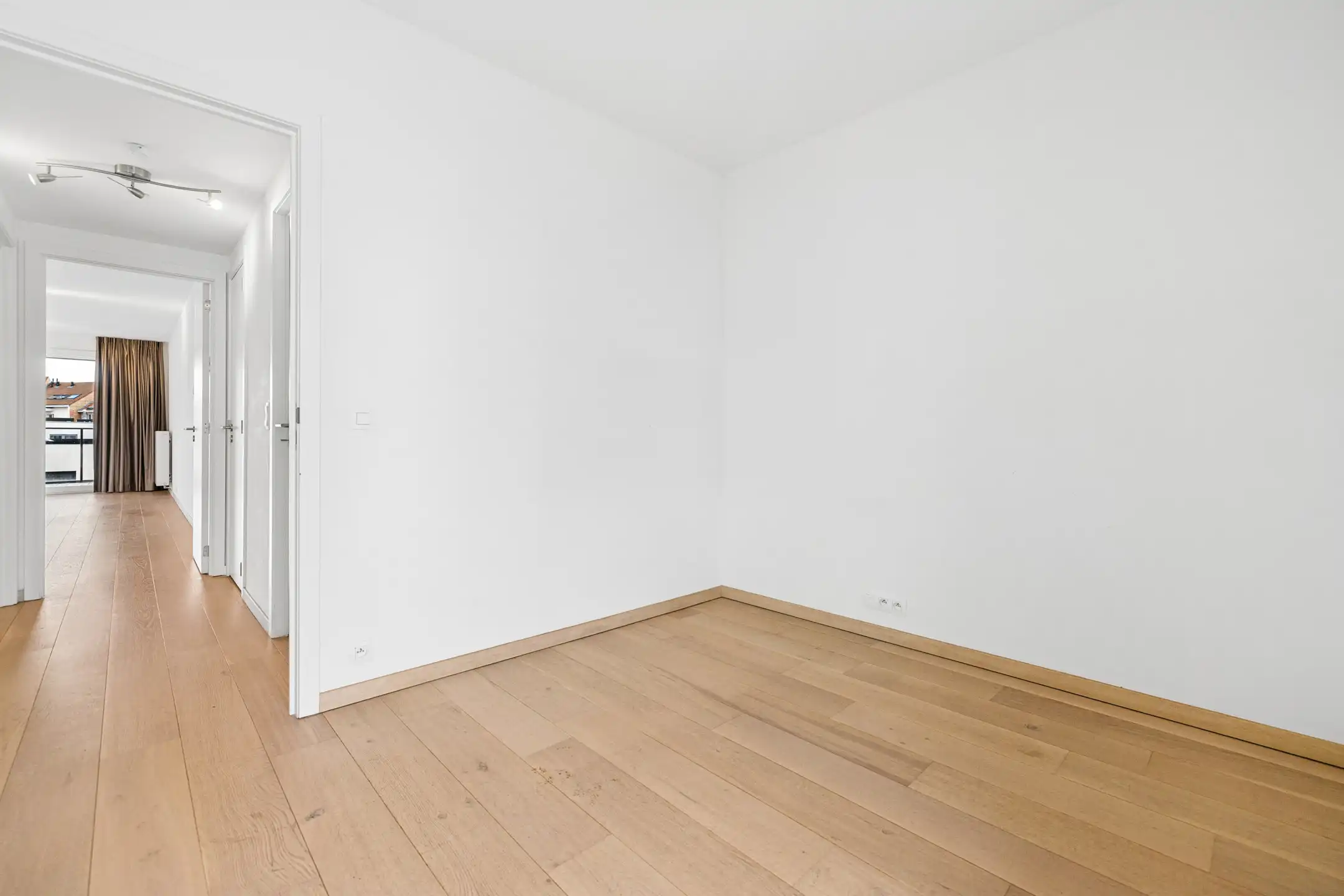Appartement met 2 slaapkamers, grote terrass & parkeerplaats foto 8