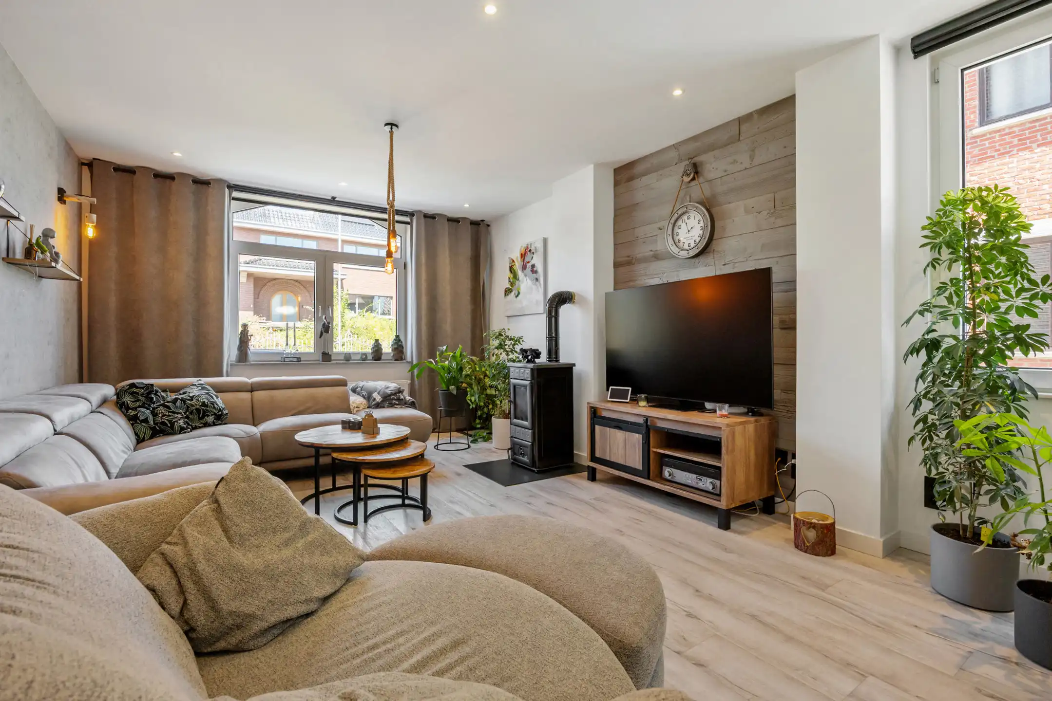 Gerenoveerde gezinswoning + werkplaats / garage foto 5
