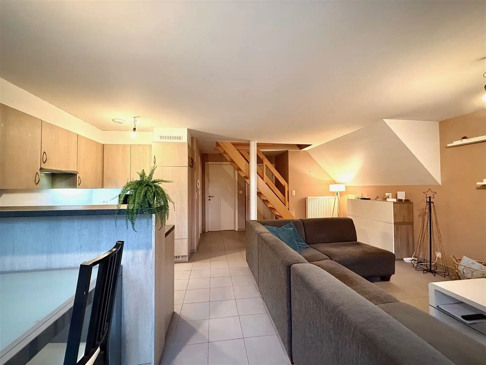 Dorps-APPARTEMENT (duplex) met 2 SLAAPKAMERS & TERRAS foto 4