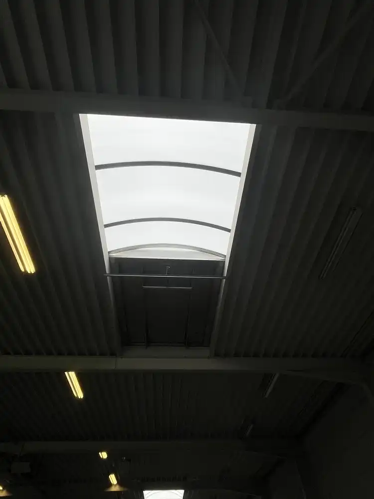 Bedrijfshal met terrein foto 14