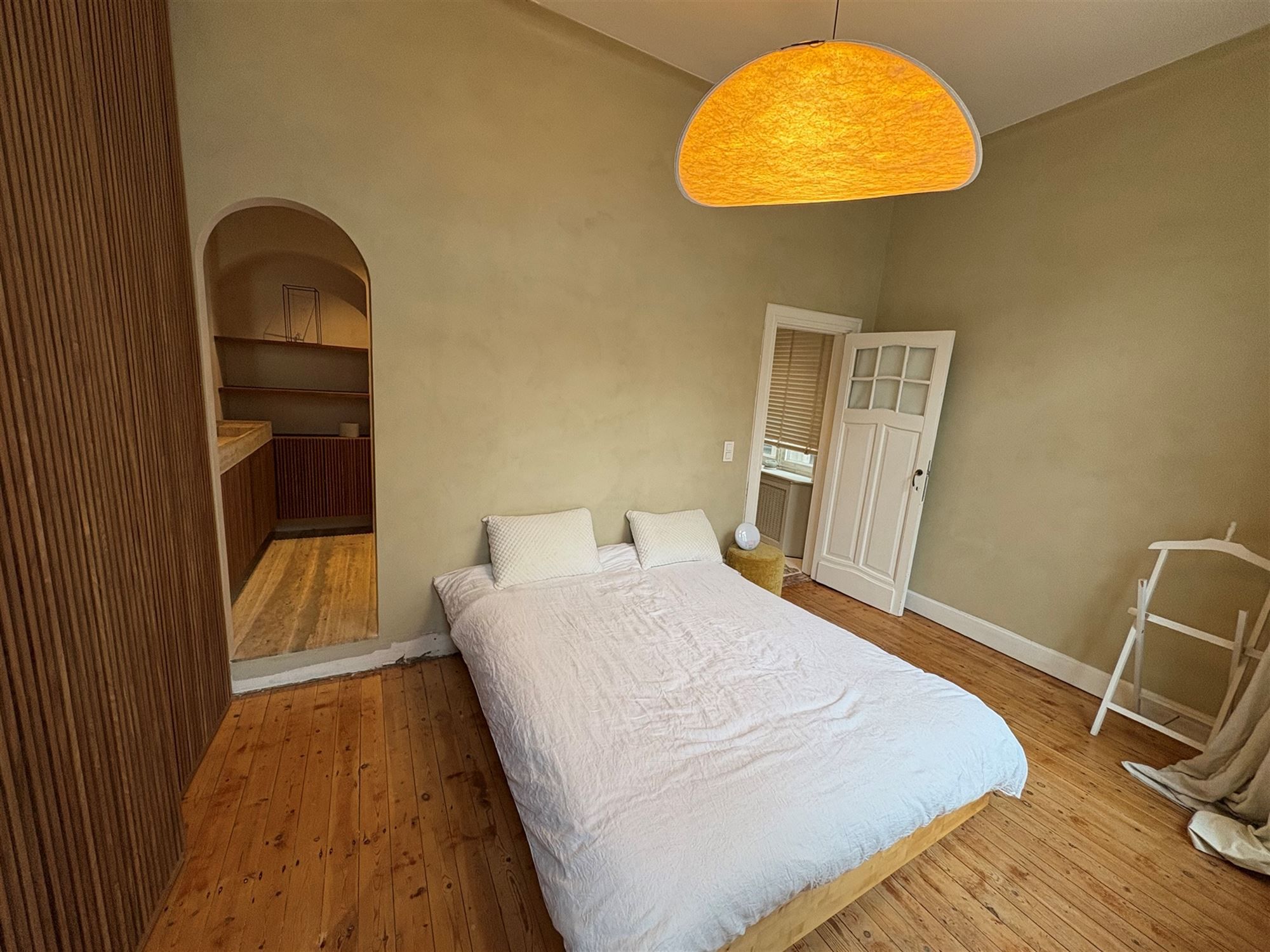 Gemeubeld (All-inclusive) 1 - slaapkamer appartement - contract 4 tot 6 maanden met ondergrondse autostaanplaats. foto 9