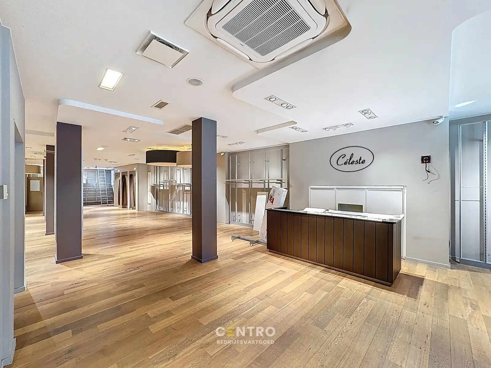 TE HUUR - Commerciële HANDELSRUIMTE (236m²) met KELDER (73m²) op topligging in het centrum van Eeklo foto 5