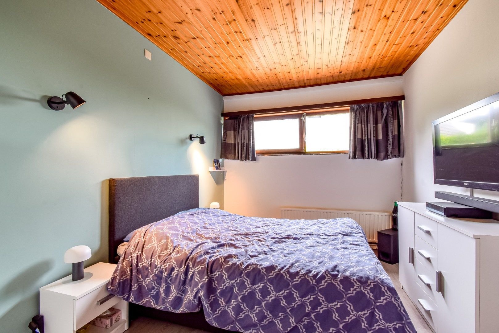 Ruime gezinswoning met grote tuin en 4 slaapkamers in  rustige woonwijk te Gistel foto 11