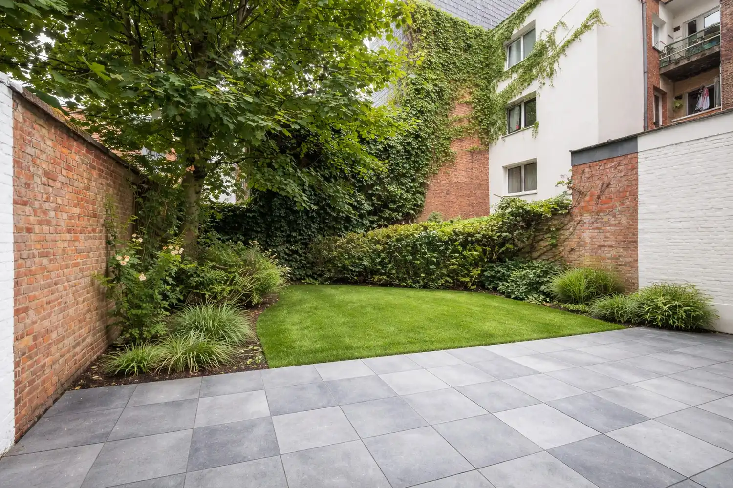 Gelijkvloers pareltje ±140m² met stadstuin en terras in hartje Antwerpen – Gerenoveerd in 2025 foto 2