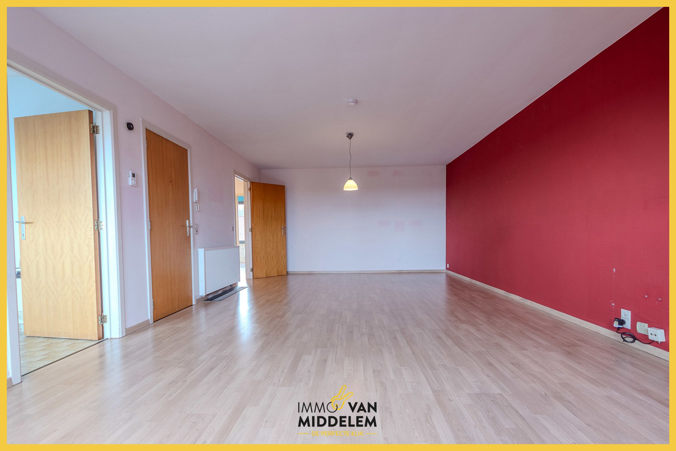 LICHTRIJK EN RUIM APPARTEMENT MET 2 KAMERS & GARAGE  foto 4