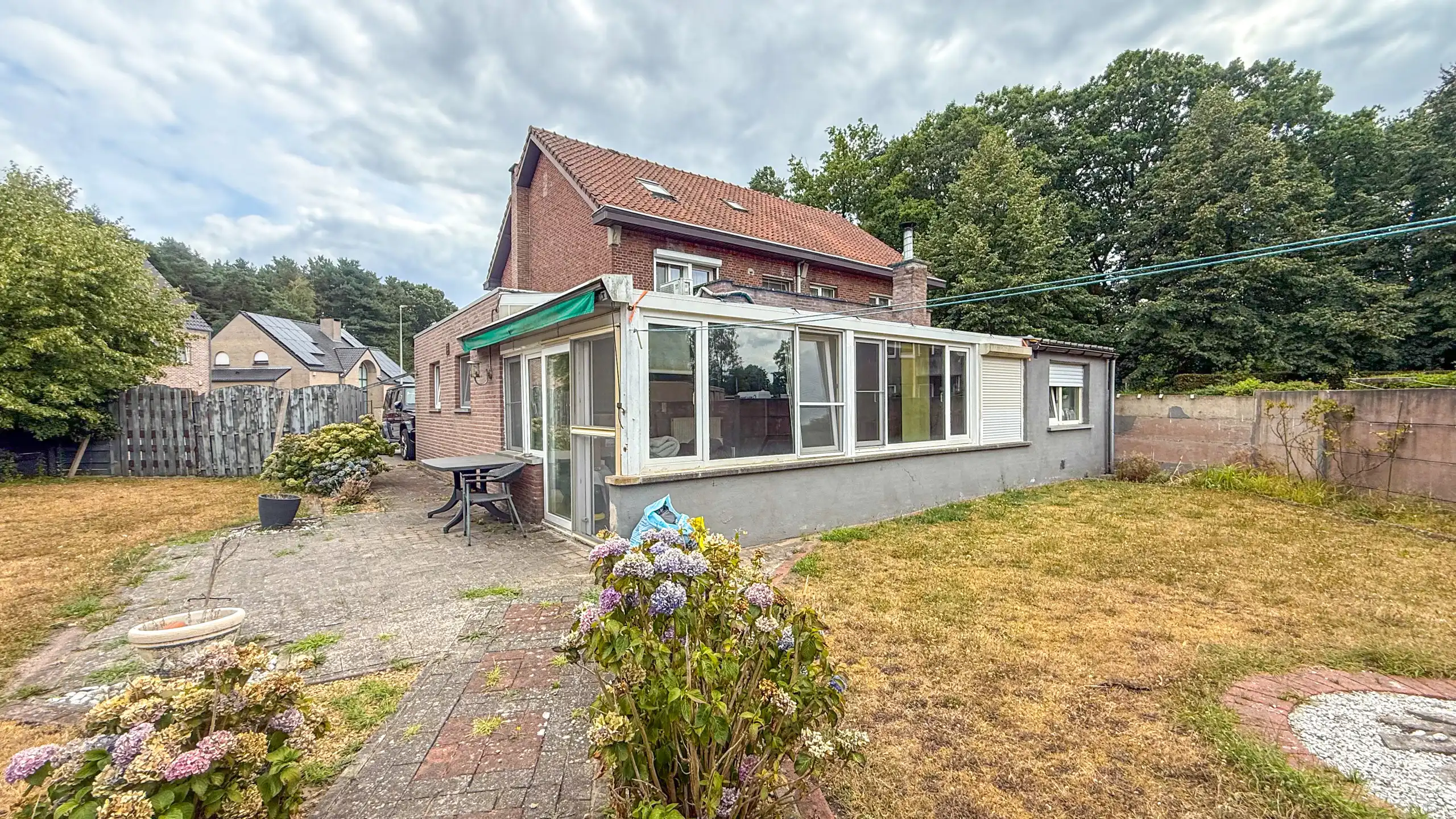 Halfopen woning met tuin, garage en 3 slaapkamers foto 42