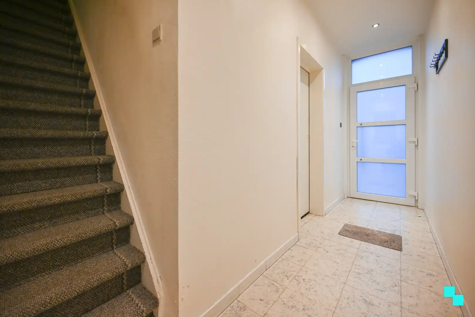 Instapklare ééngezinswoning met vier slaapkamers te Izegem foto 3