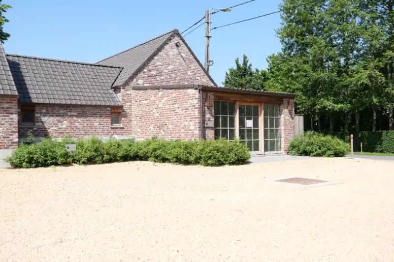 Karaktervol kantoor/praktijkruimte van 132 m² te huur in Waregem foto 16