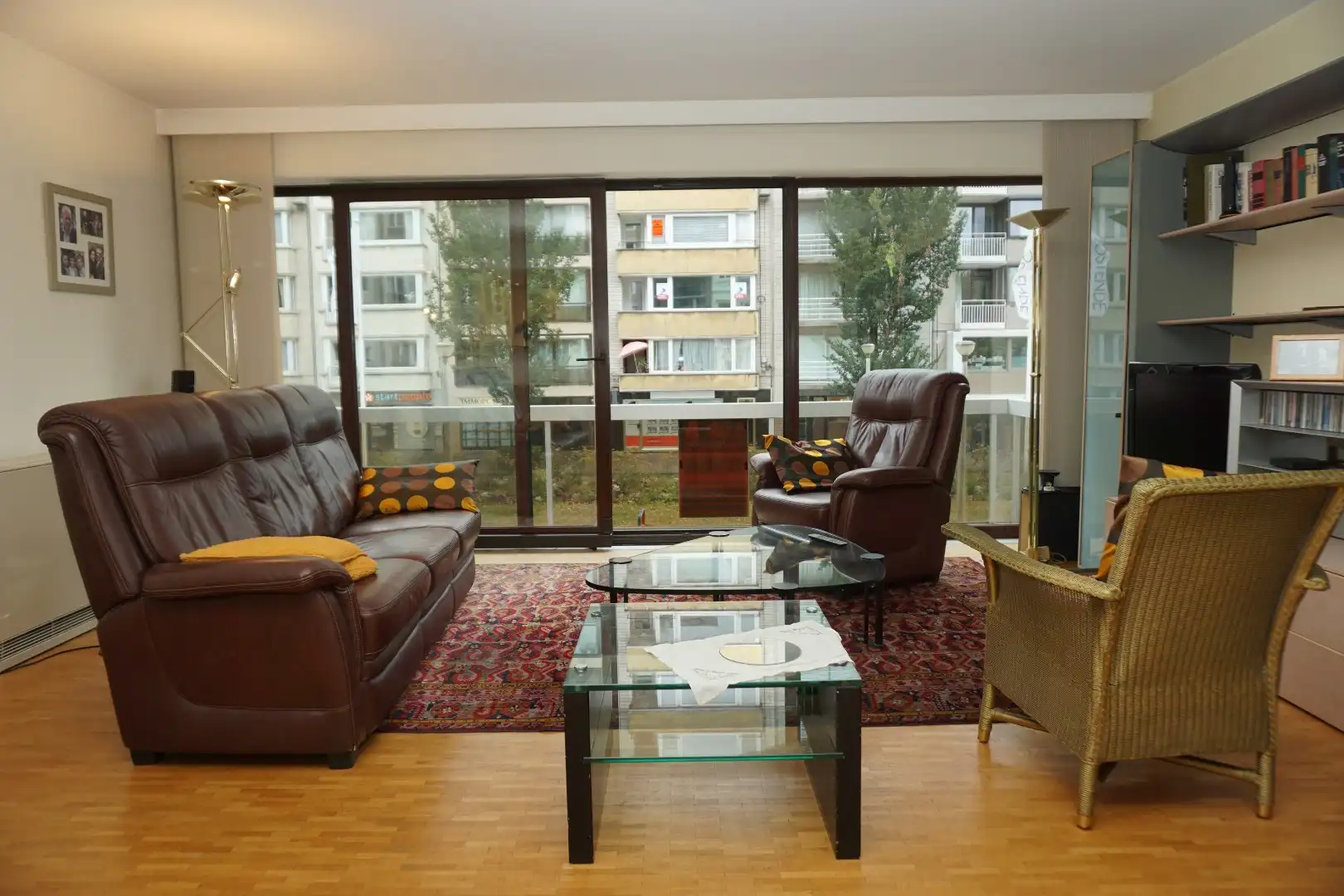 RUIM APPARTEMENT MET ZONNIGE TERRASSEN OP TOPLIGGING foto 3