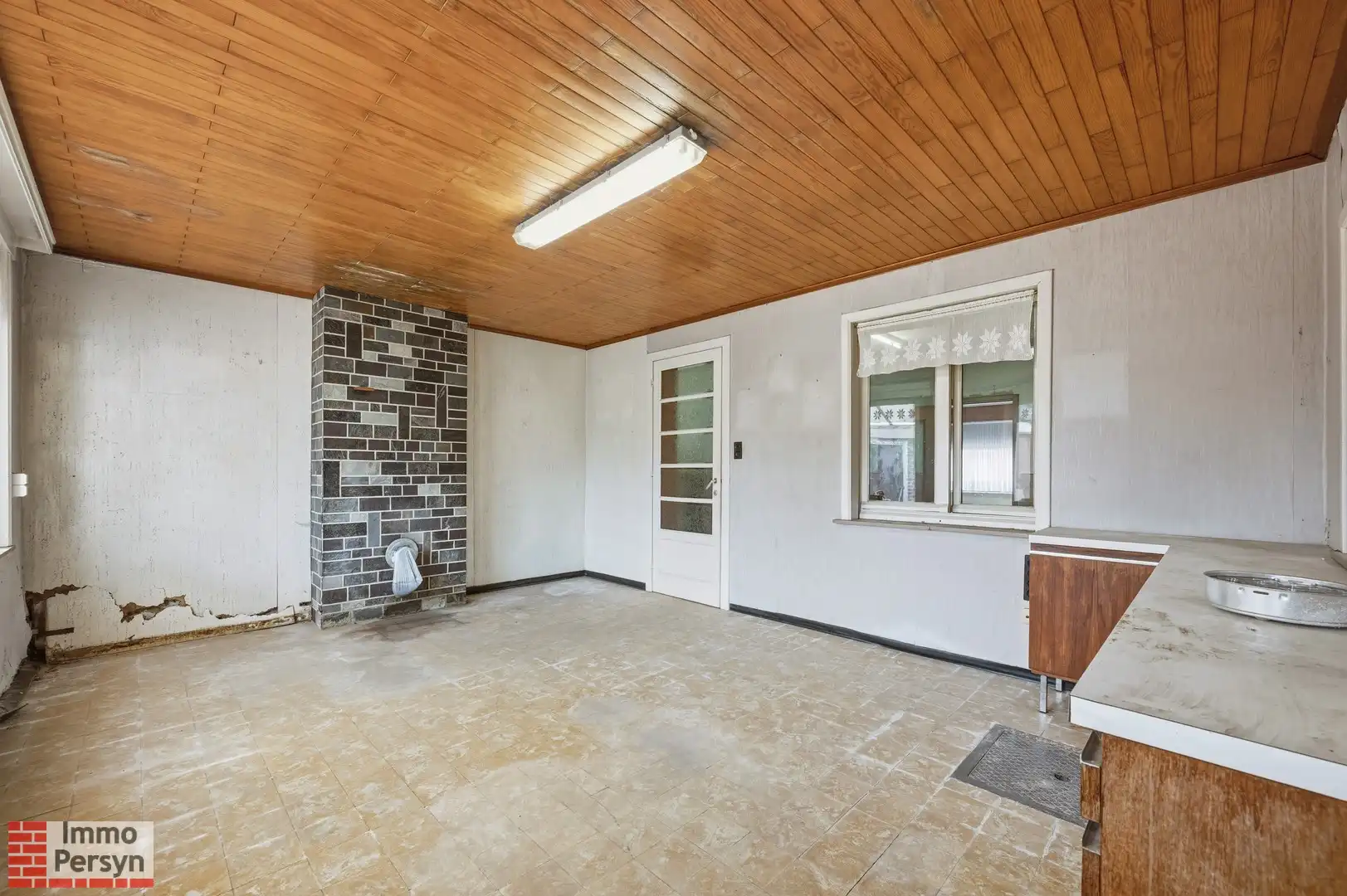 Te renoveren woning met zuidtuin en achteringang met garages foto 9