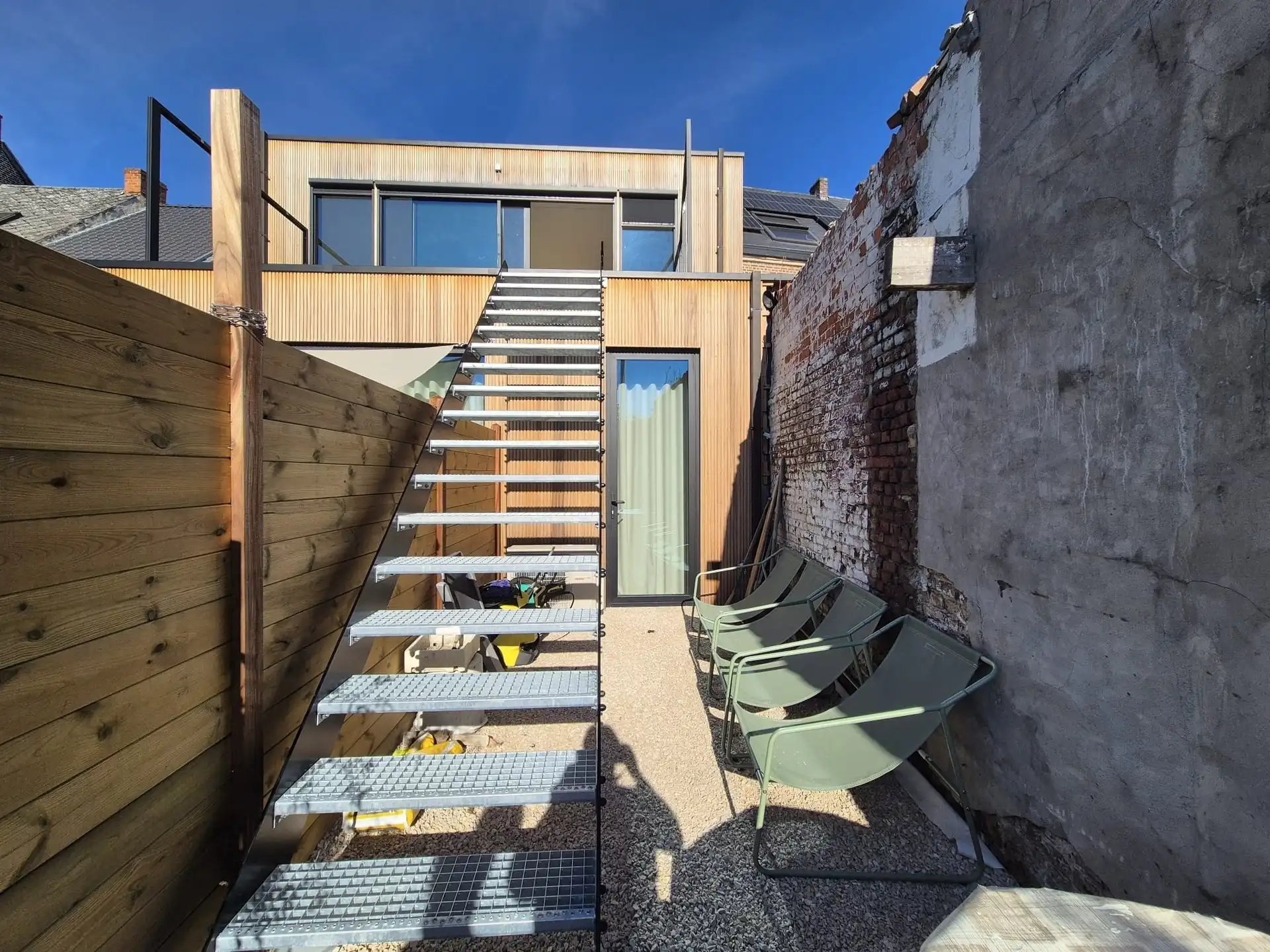 Ruime en luxueus afgewerkte duplex met 4 slaapkamers, terras en tuin. foto 11
