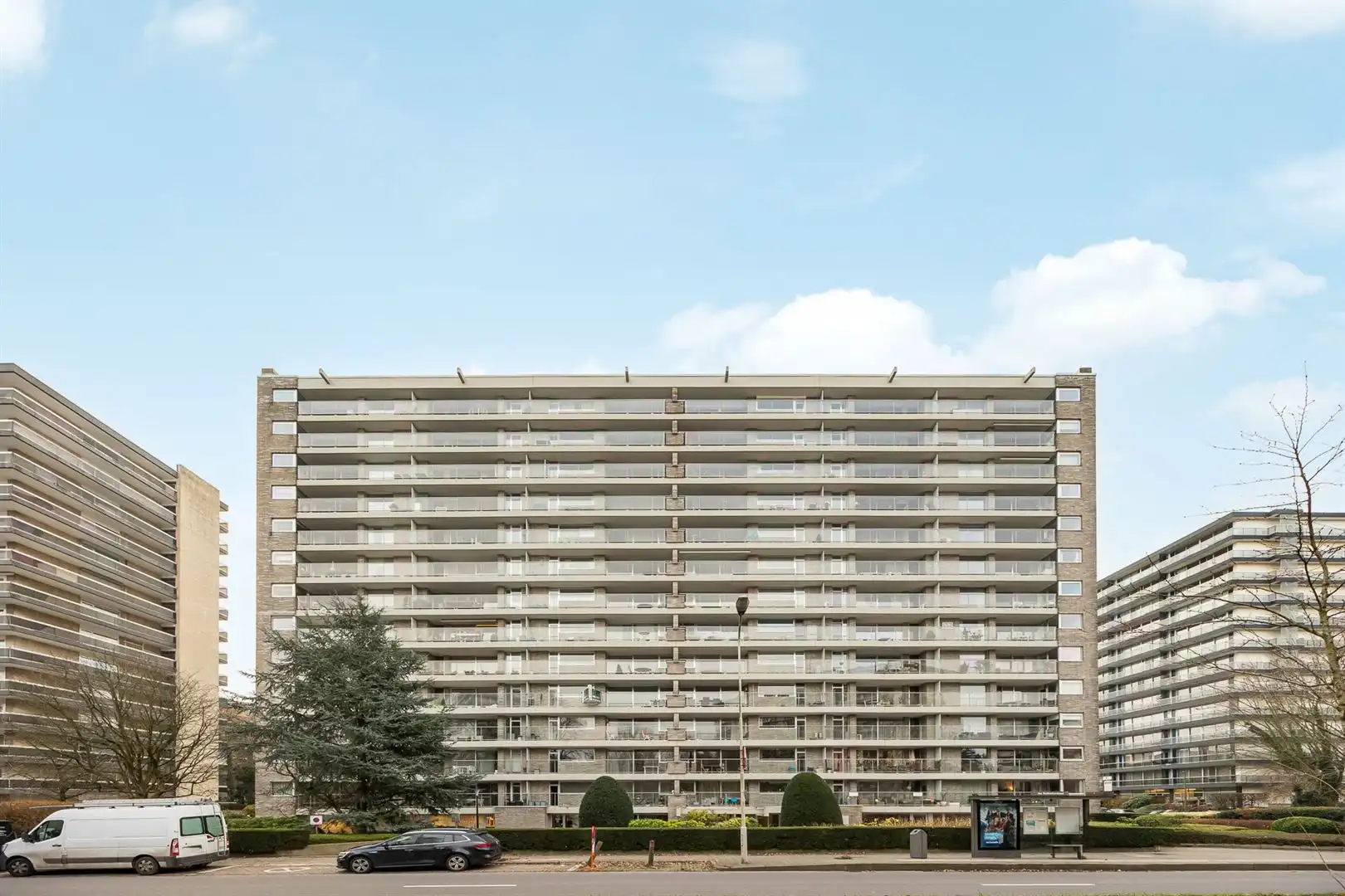 Appartement vol licht, terrassen en potentieel foto {{pictureIndex}}