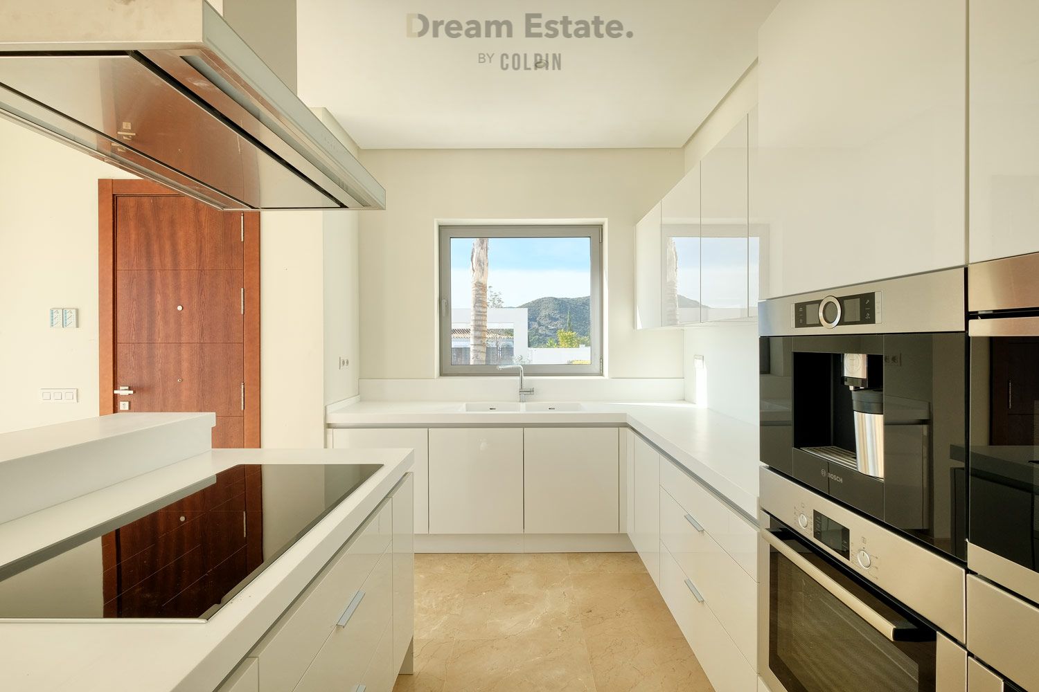 Nieuwe moderne villa met uitzicht op zee en bergen. foto 15