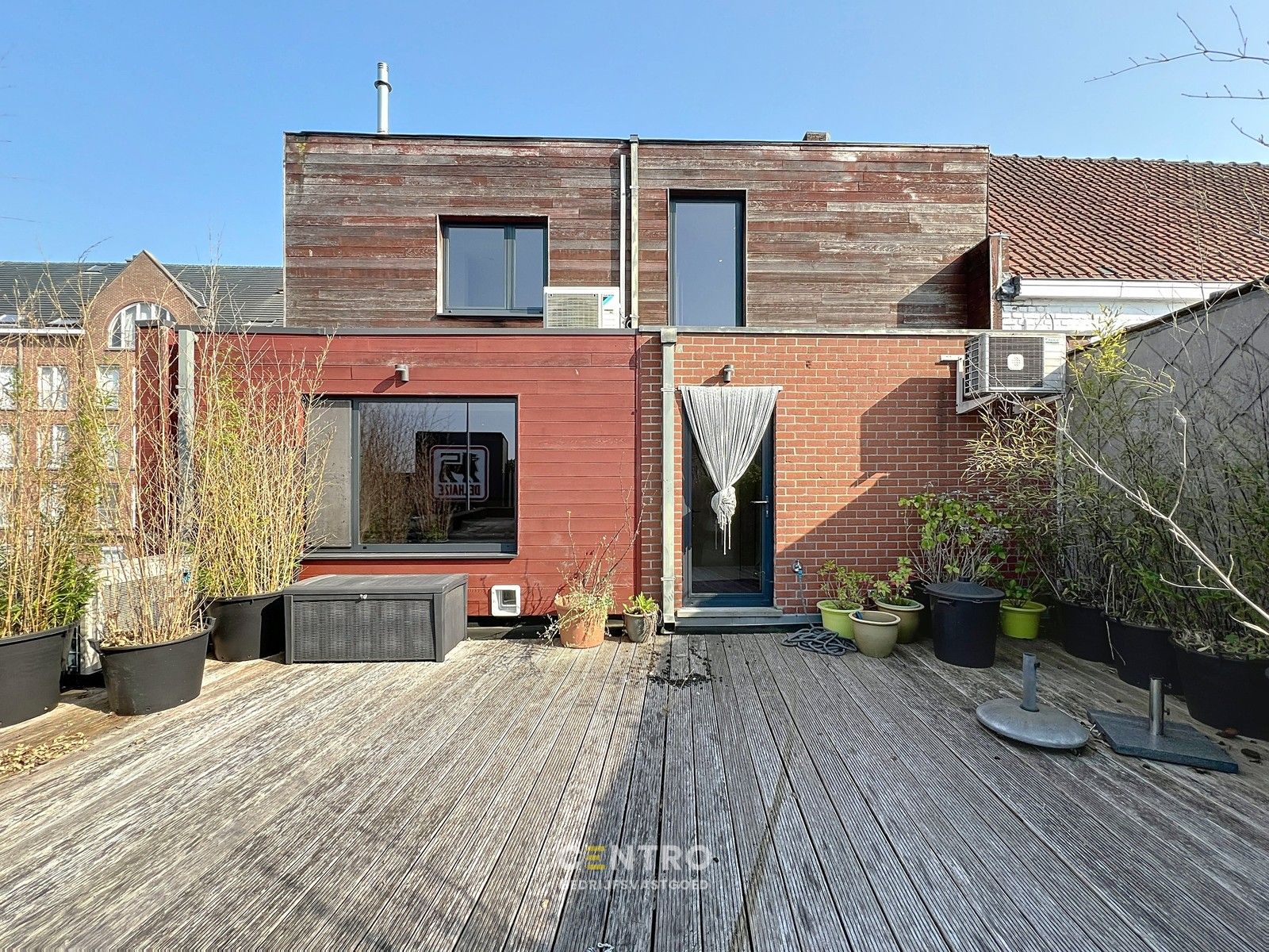 Veelzijdig pand bestaande uit RUIME woning met kantoor/praktijk/winkelruimte (267m²) + VERHUURD handelsgelijkvloers (238m²) op COMMERCIËLE ligging te Tielt! foto 21