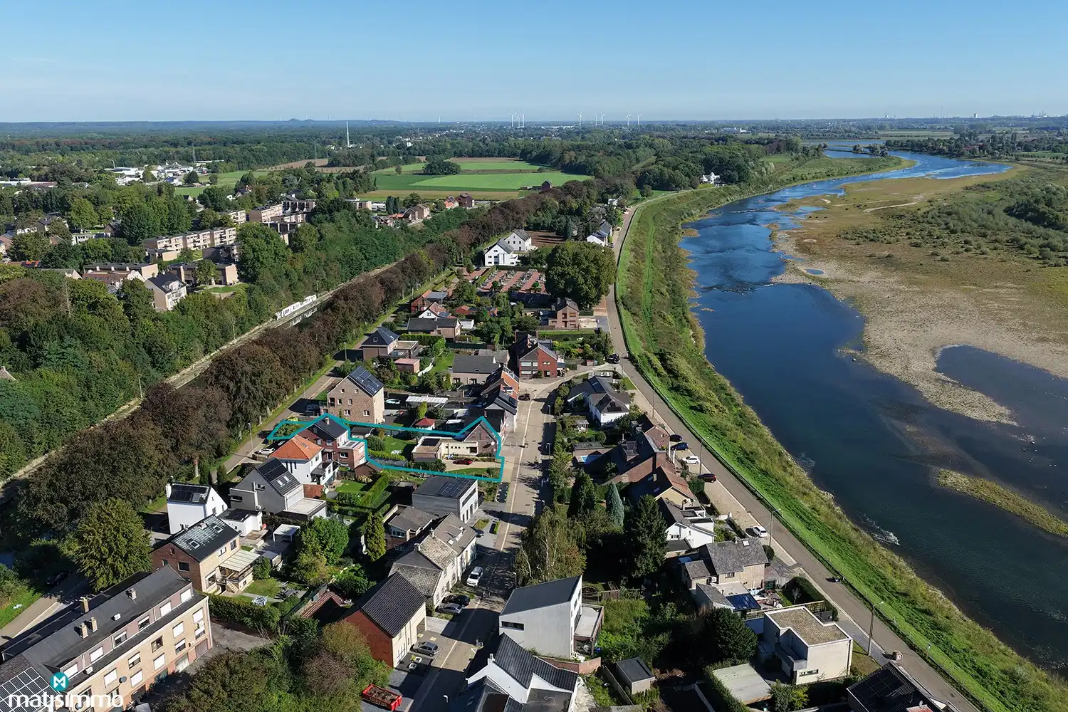 INSTAPKLAAR GERENOVEERDE WONING MET 3 SLAAPKAMERS, GARAGE, CARPORT EN PRACHTIGE TUIN NABIJ HET KANAAL EN DE MAAS IN LANAKEN foto 46