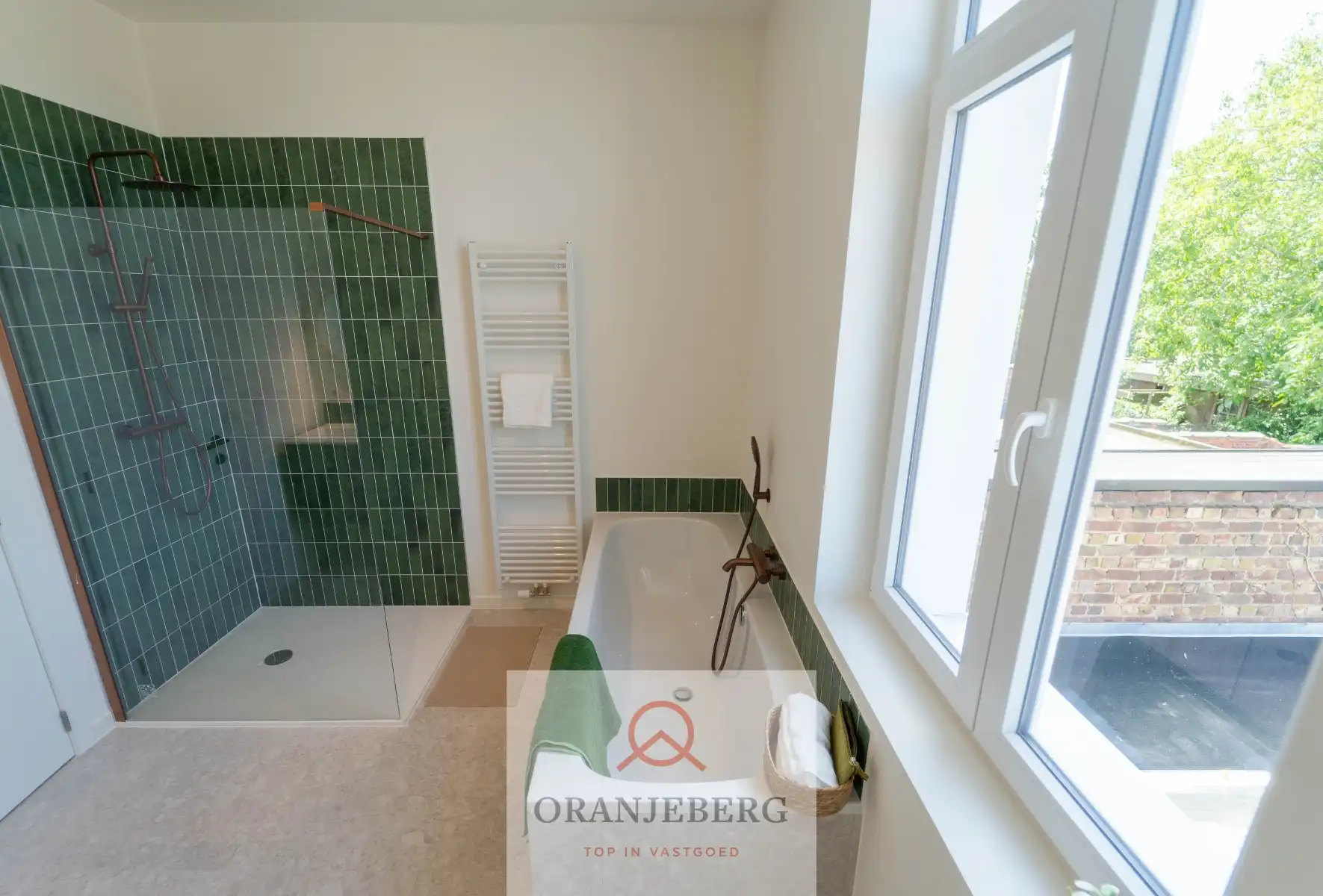 Lichtrijke gerenoveerde woning foto 21