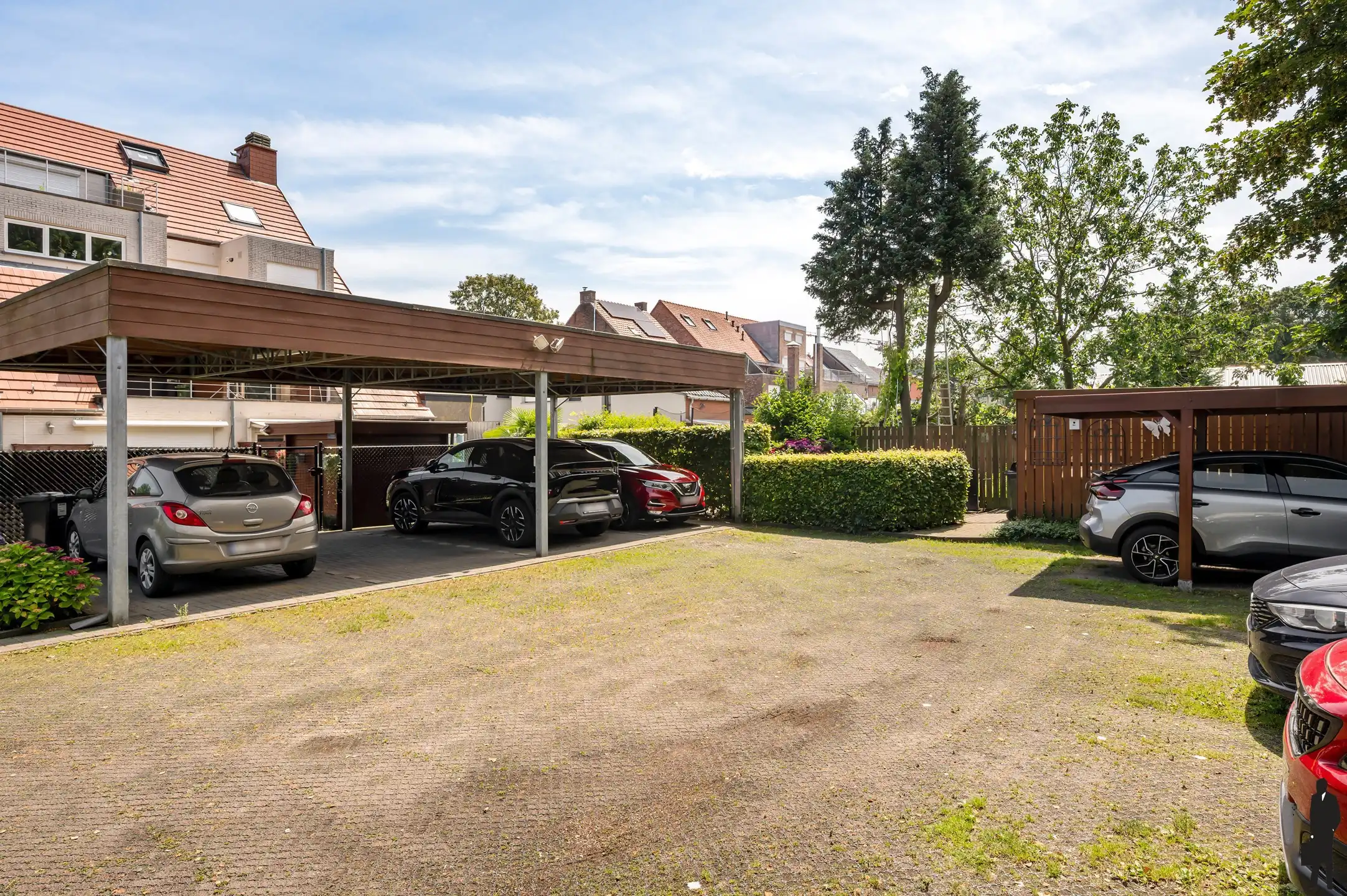 Instapklaar duplex appartement met 2 slaapkamers, ruim terras en carport&nbsp;in het centrum van Essen. foto 27