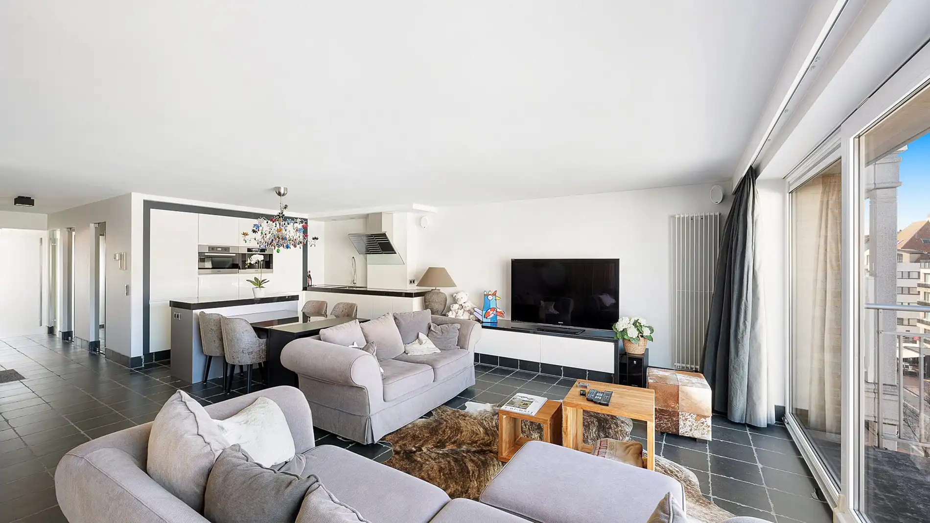 Zeer kwalitatief appartement in de Lippenslaan te koop foto 2