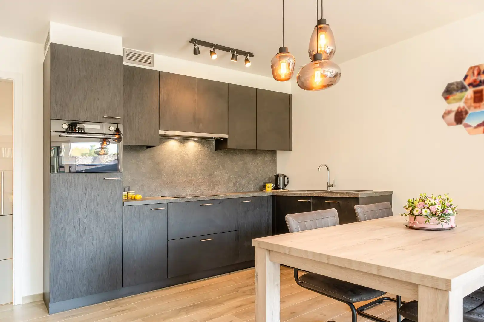 INSTAPKLAAR GELIJKVLOERS APPARTEMENT MET ZUIDTUIN & GARAGE foto 6