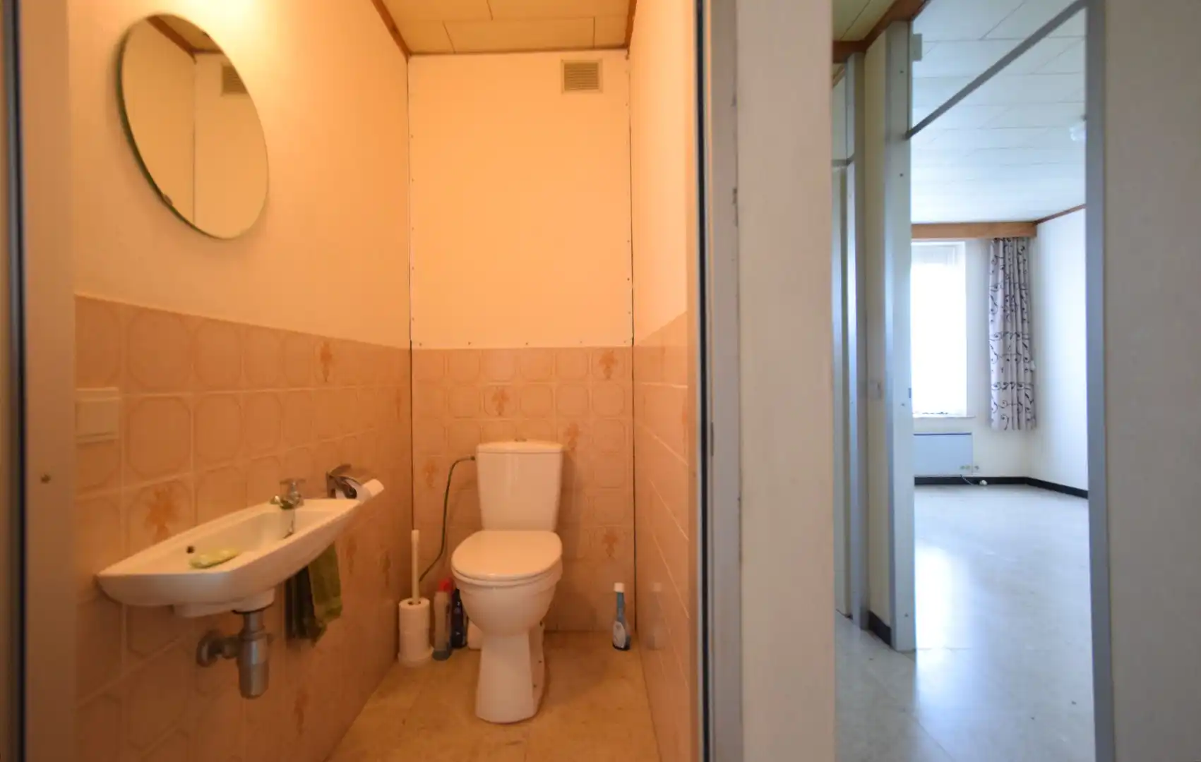 GELIJKVLOERS APPARTEMENT MET 2 SLAAPKAMERS foto 8