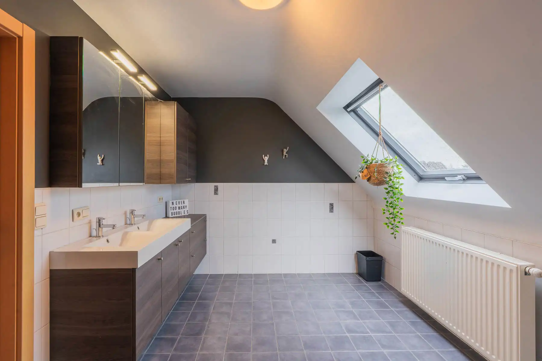 Ruime en moderne open bebouwing met prachtige tuin foto 17