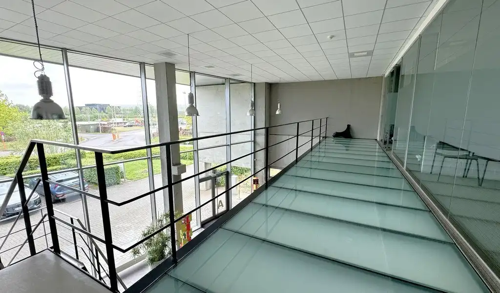 Bedrijfspand met buitenopslag te huur vlakbij E17 in Zwijndrecht foto 11