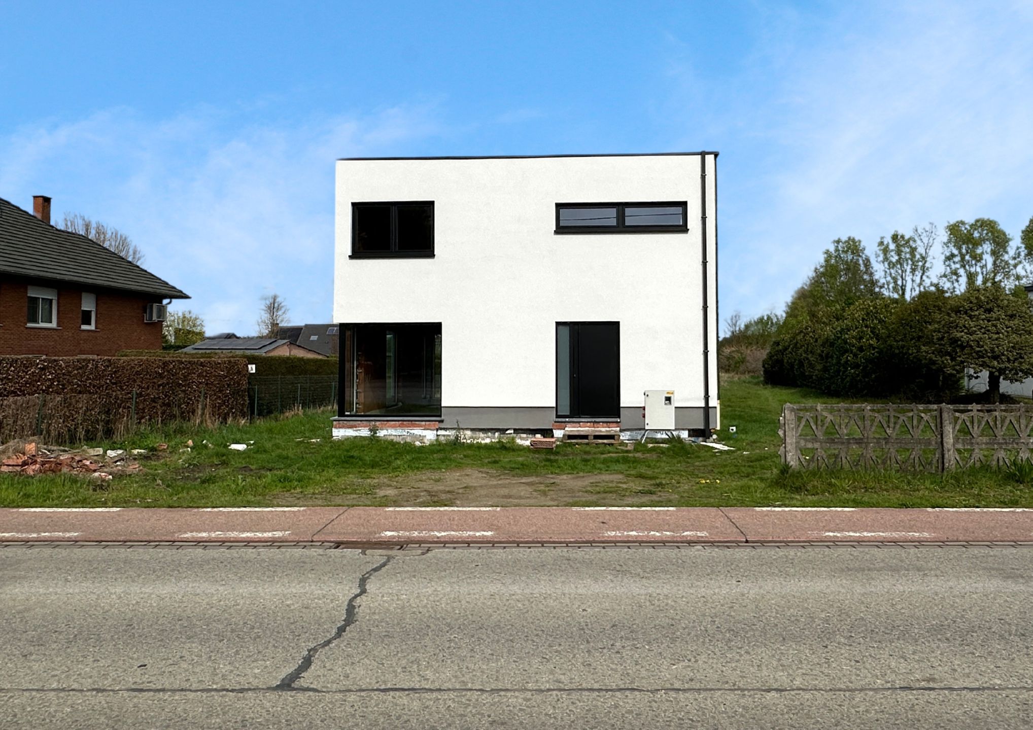 Volledig afgewerkte nieuwbouwwoning met 3 slpk en tuin foto 3