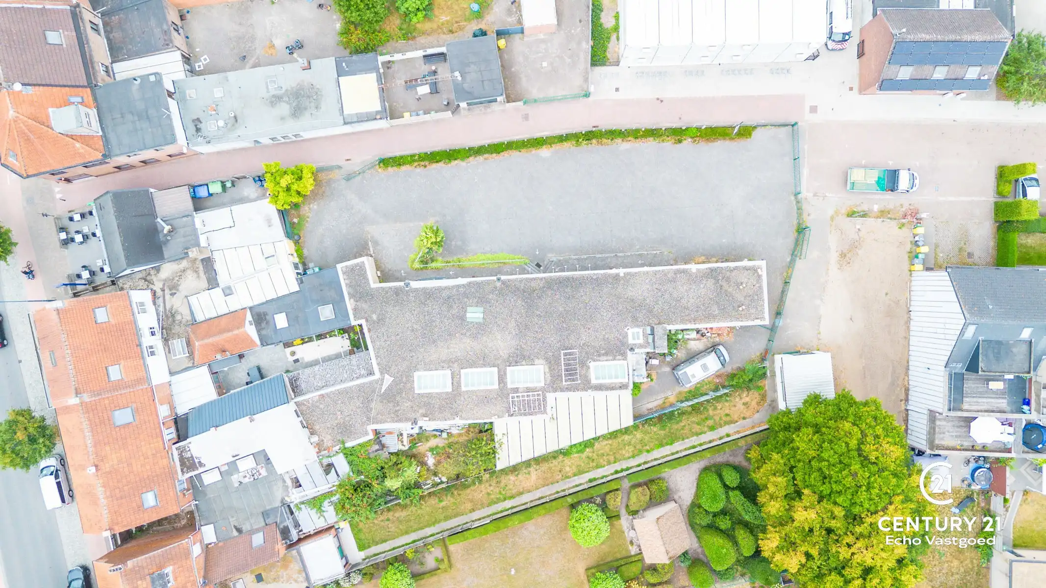 Topgelegen handelspand met magazijn en privatieve parking foto 12