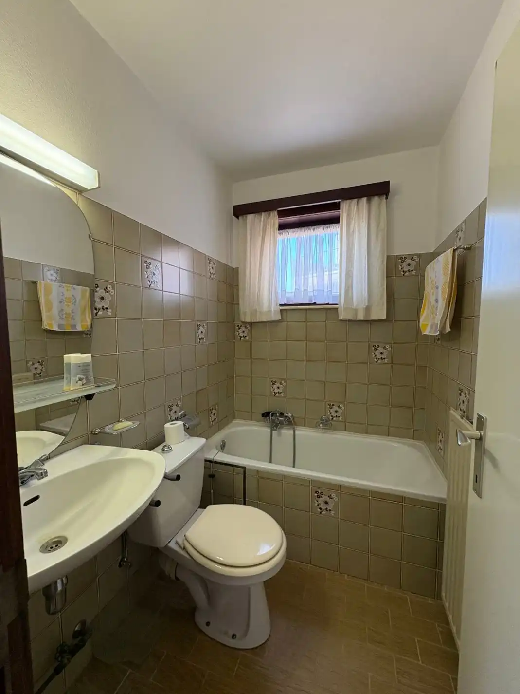 Appartement met 2 slaapkamers – Vlakbij zee, zonnekant & klein zeezicht foto 10