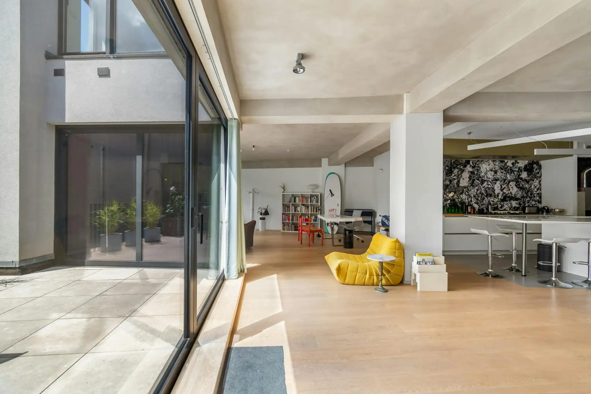 Loft met royaal zonneterras te koop vlakbij centrum Brussel foto {{pictureIndex}}