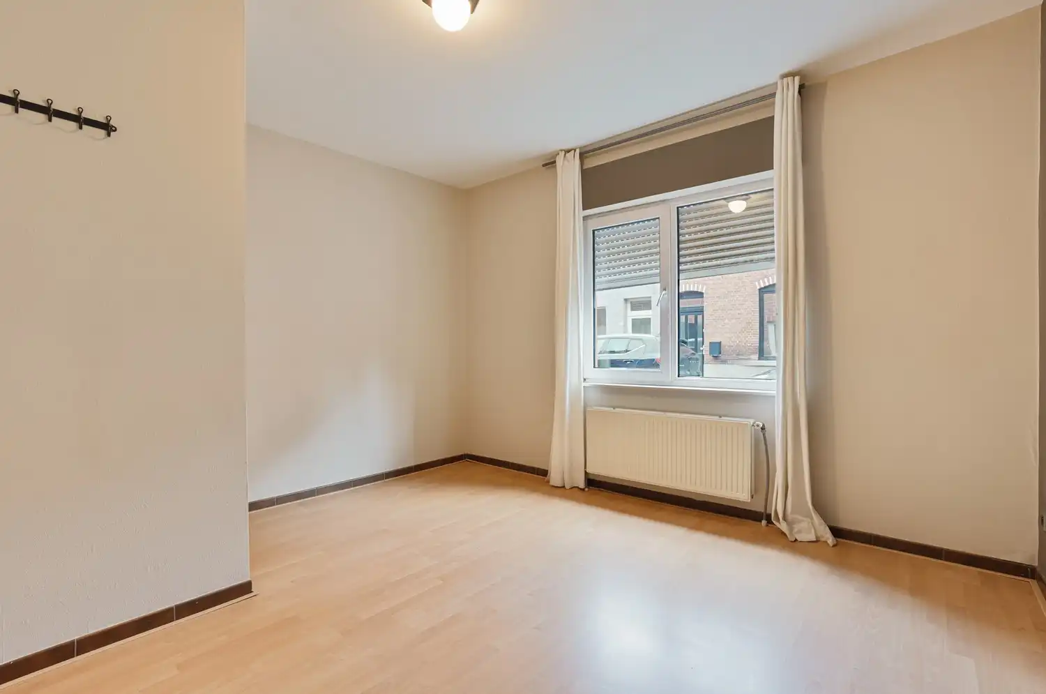 Gelijkvloers appartement met 2 slaapkamers, een ruim terras, 2 autostaanplaatsen, een kelder en een tuin grenzend aan de Vijvers van Bellefroid te Leuven! foto 13