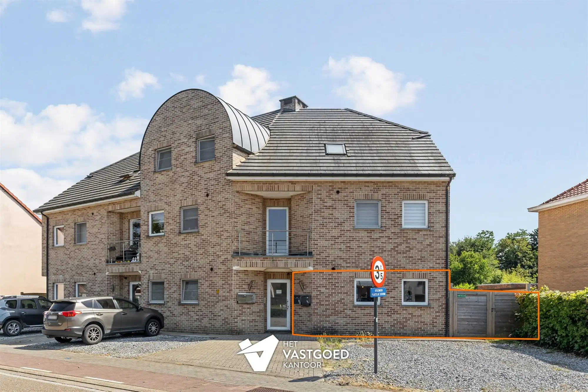 MOOI AFGEWERKT 2 SLAAPKAMER APPARTEMENT MET PRIVATIEVE TUIN EN AUTOSTAANPLAATS TE BEVERLO foto 2