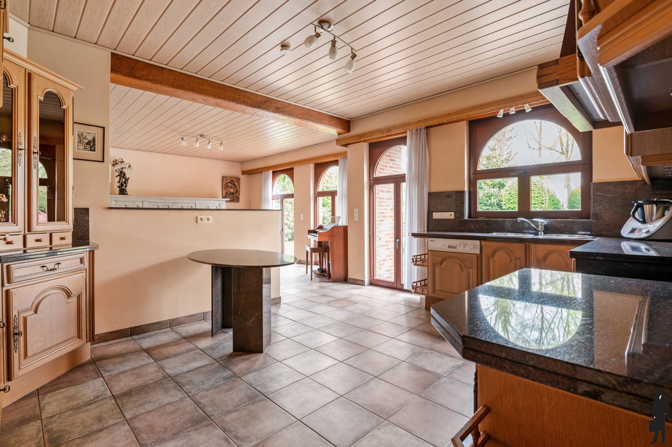Provençaalse gelijkvloers villa op prachtig perceel van ca. 2.316 m² op de grens met Schilde. foto 12