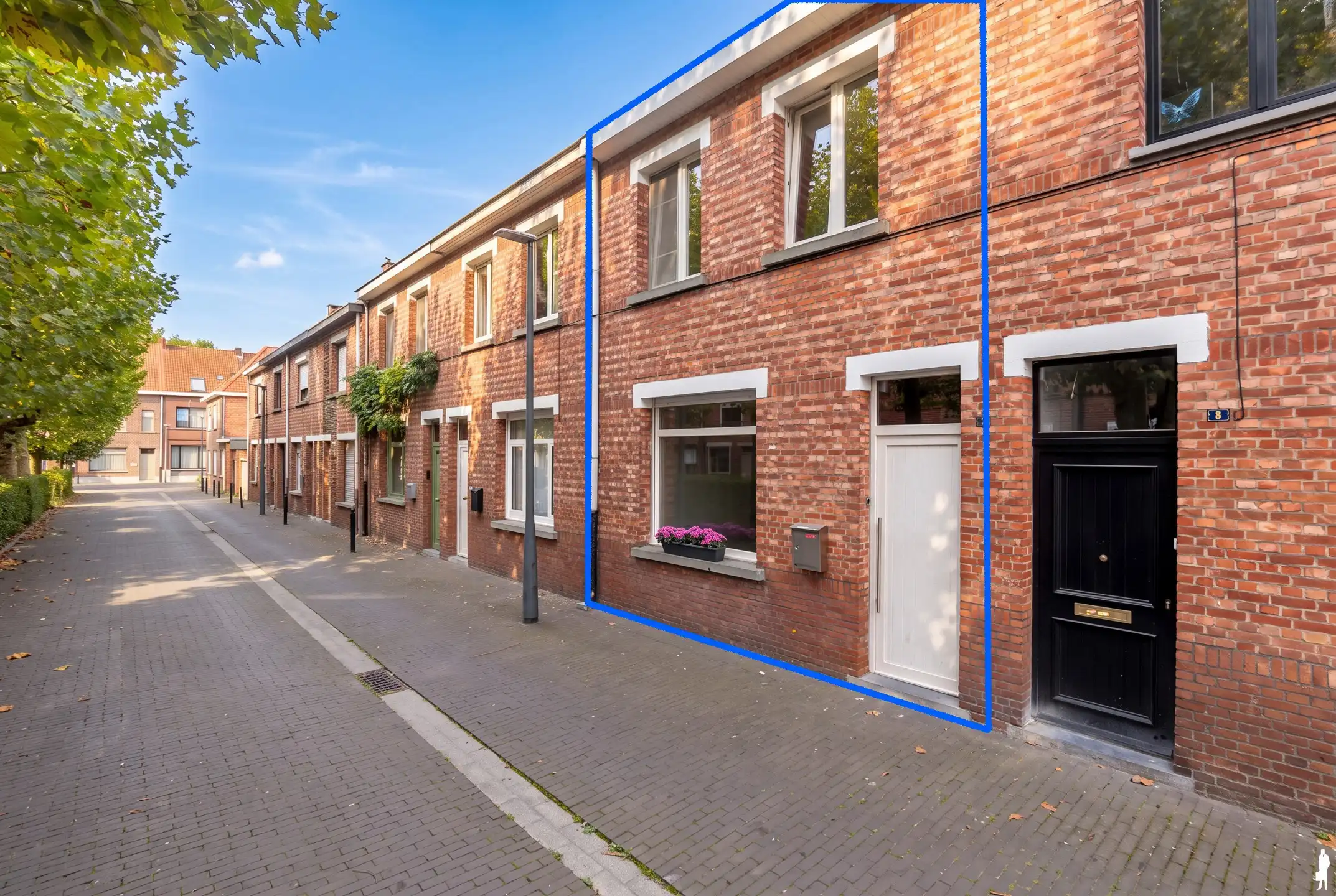 Stadswoning met tuintje en 3 slaapkamers  foto {{pictureIndex}}
