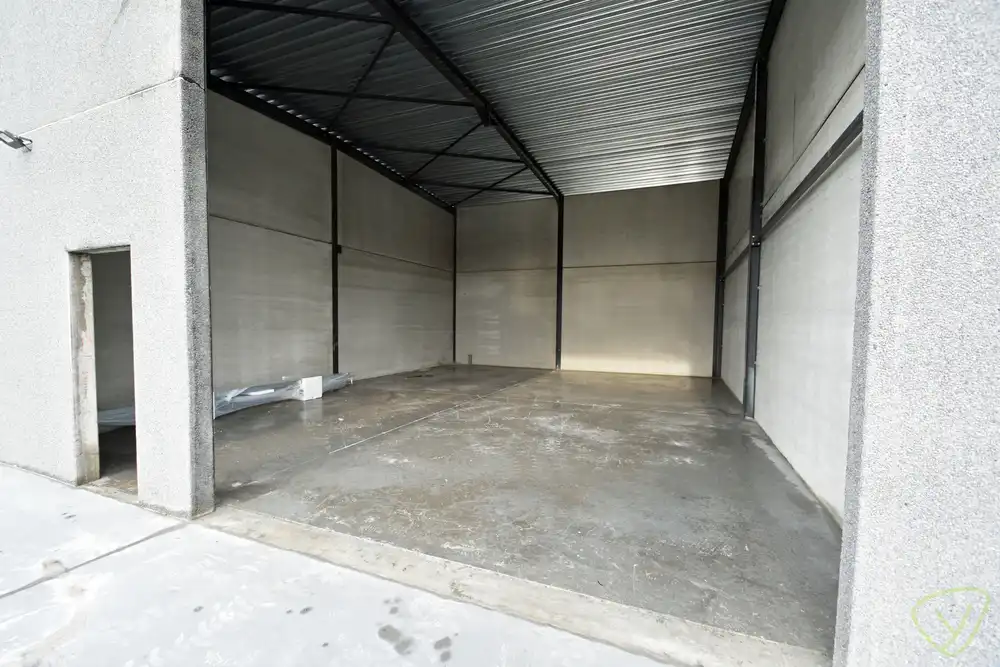 Goed gelegen magazijn te huur in de dorpskern van Bentille! foto 2