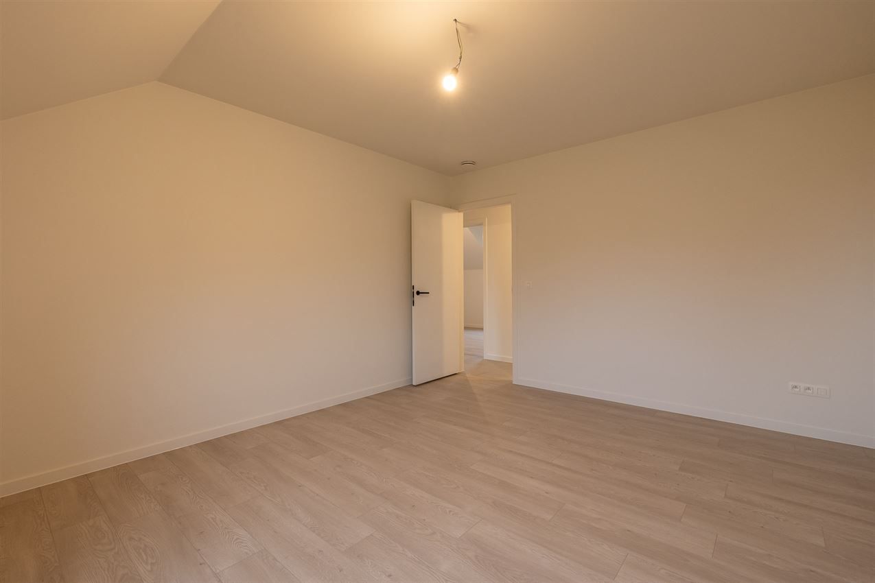 Instapklare nieuwbouwwoning op ruim perceel met 3 slk foto 20