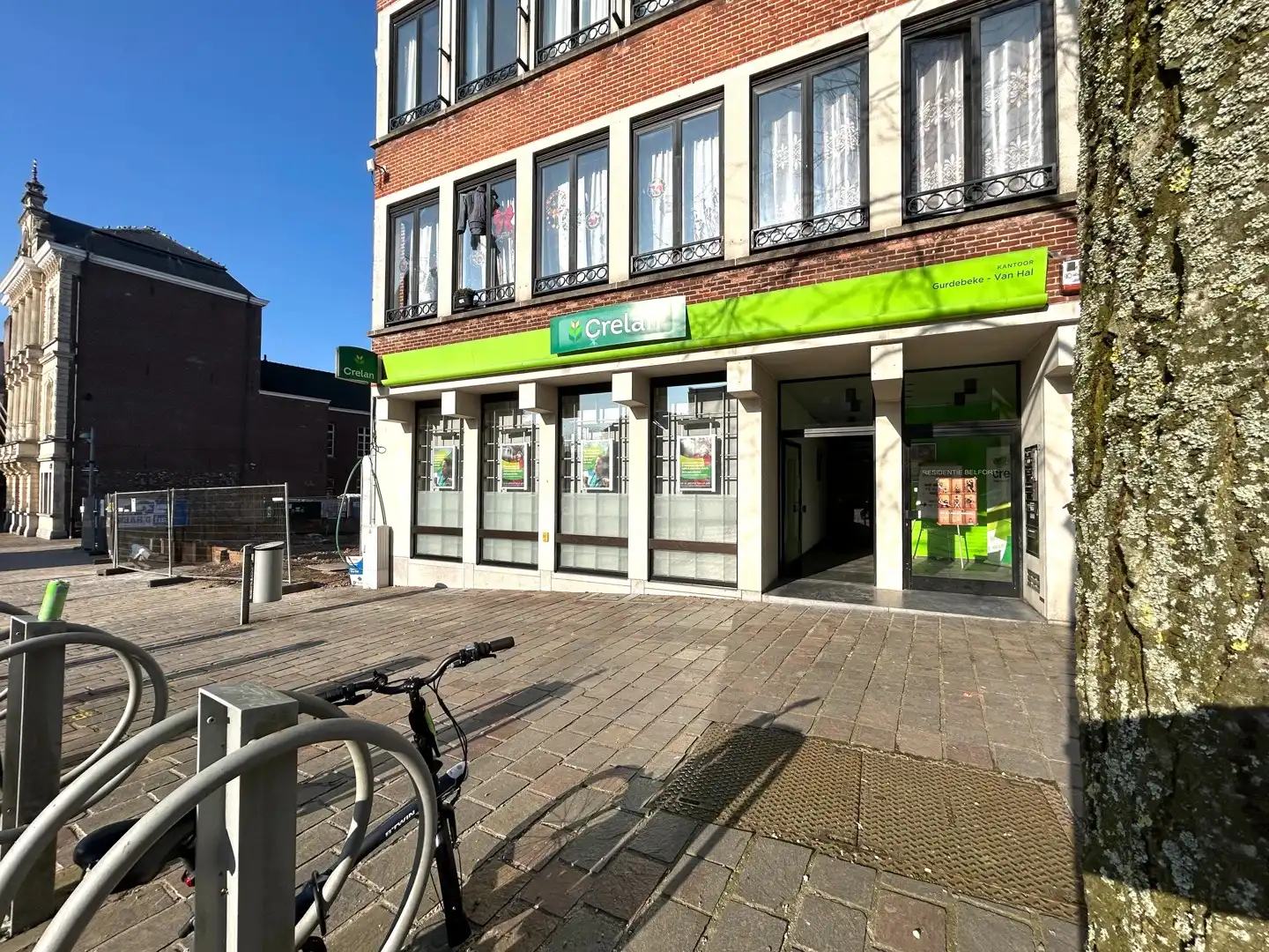 Veelzijdig handelspand op de Markt van Tielt! foto 3